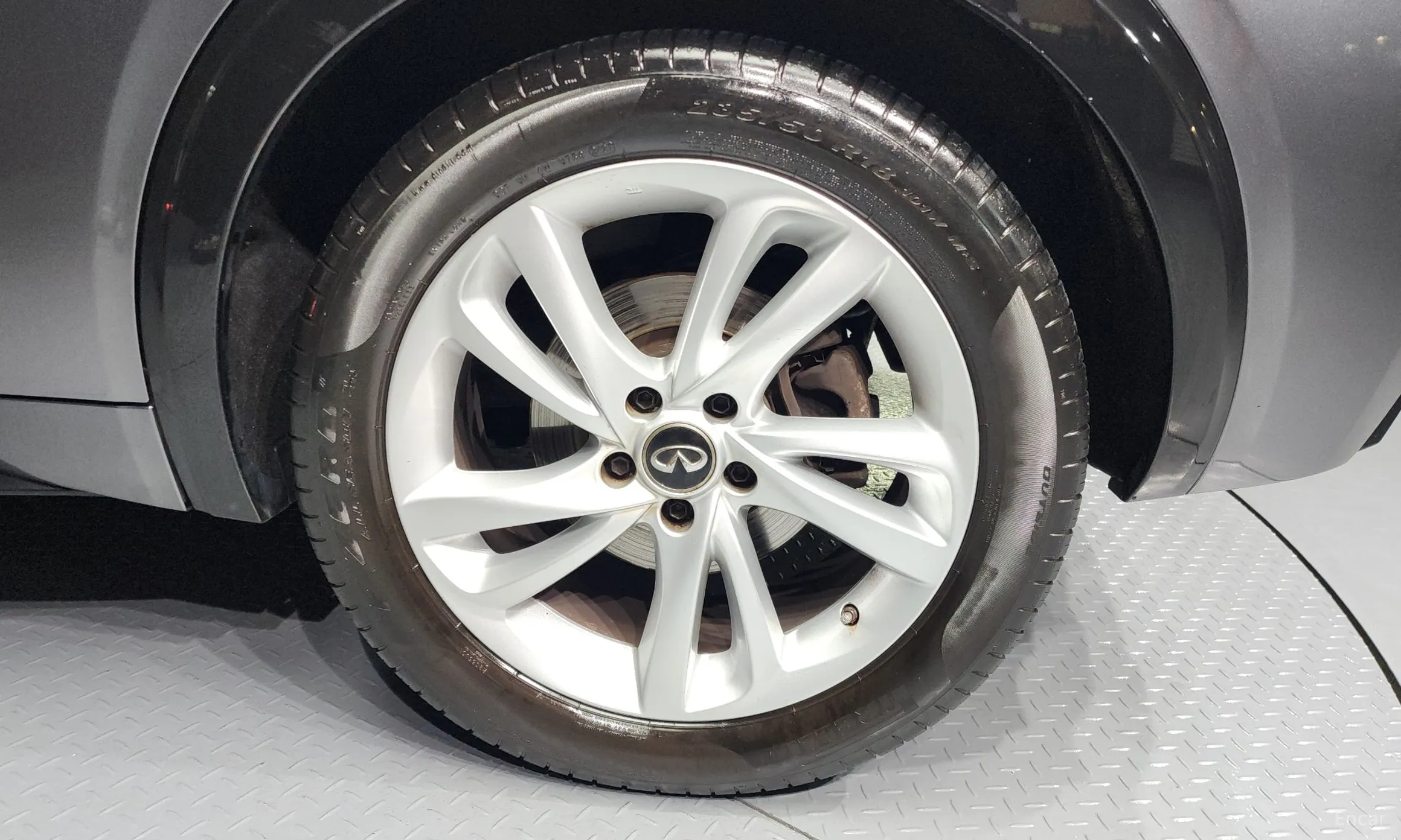 Infiniti Q30 превью 5