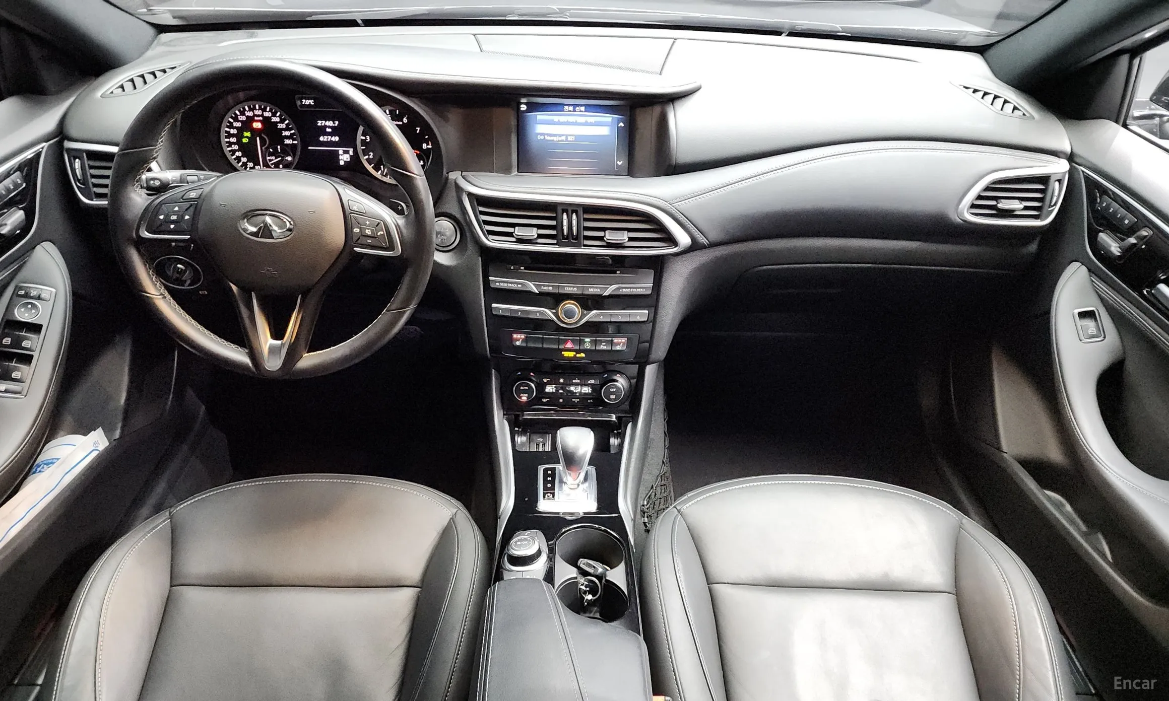 Infiniti Q30 превью 7