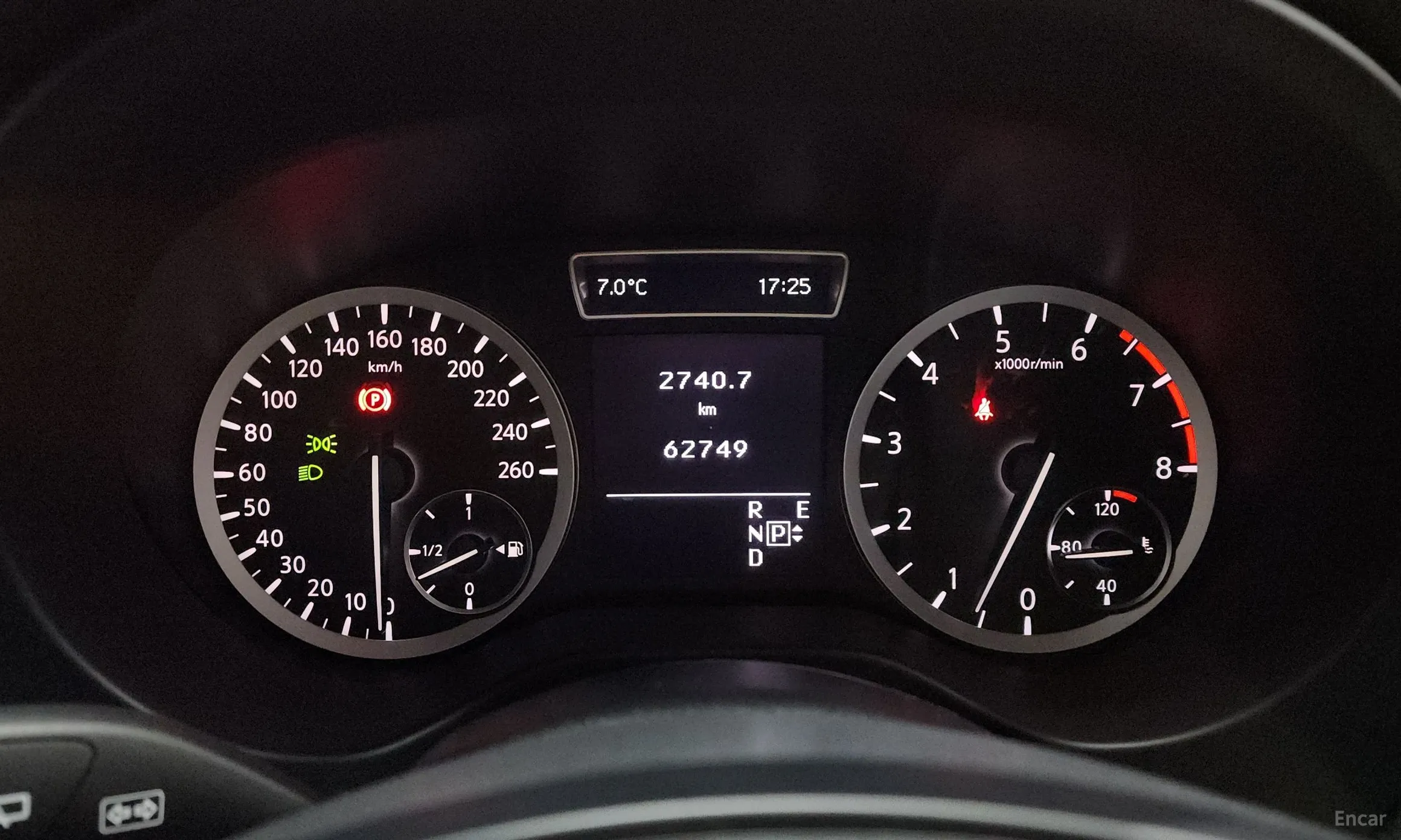 Infiniti Q30 превью 8