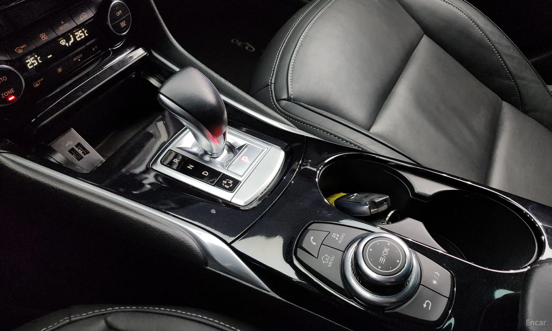 Infiniti Q30 превью 9
