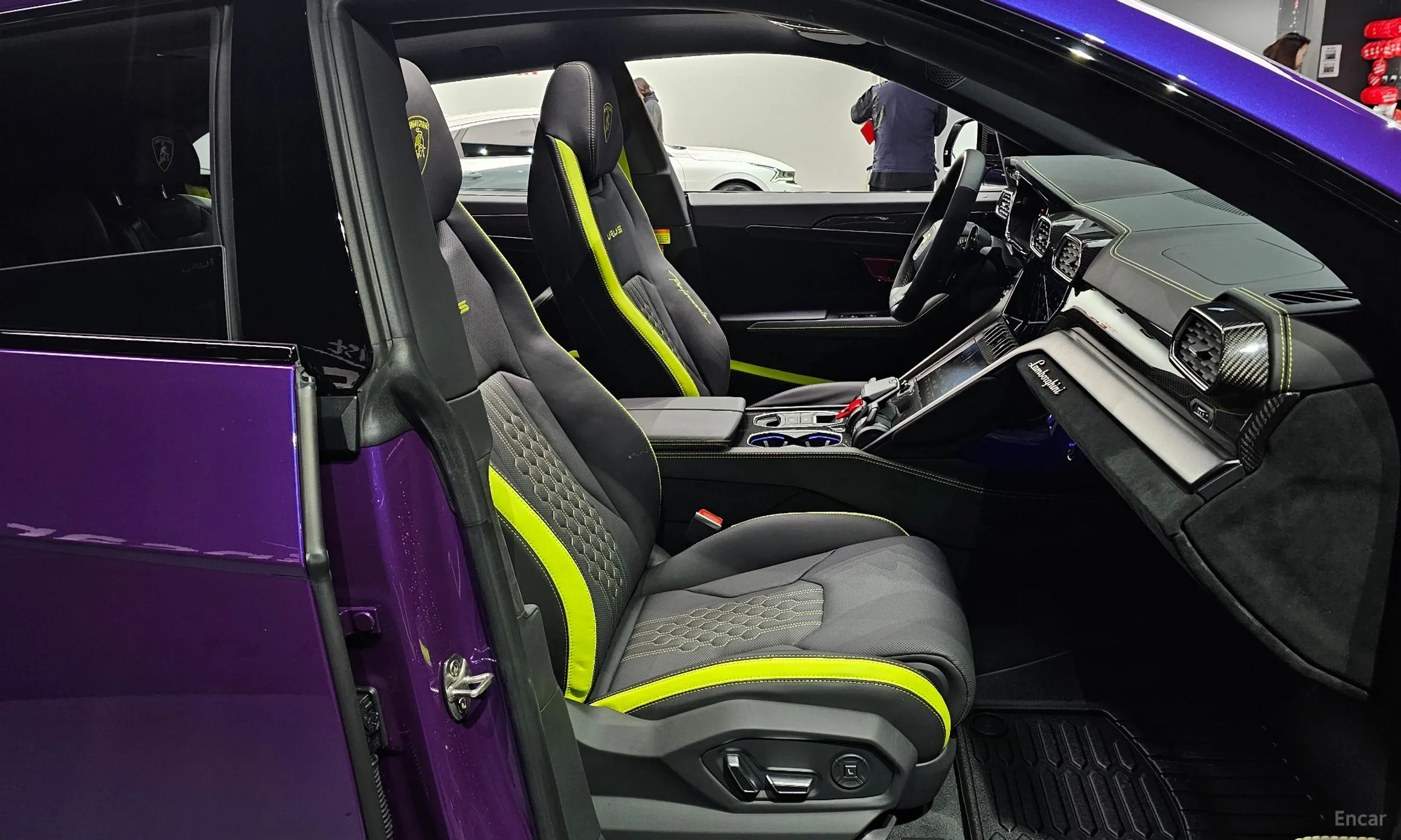 Lamborghini Urus превью 10