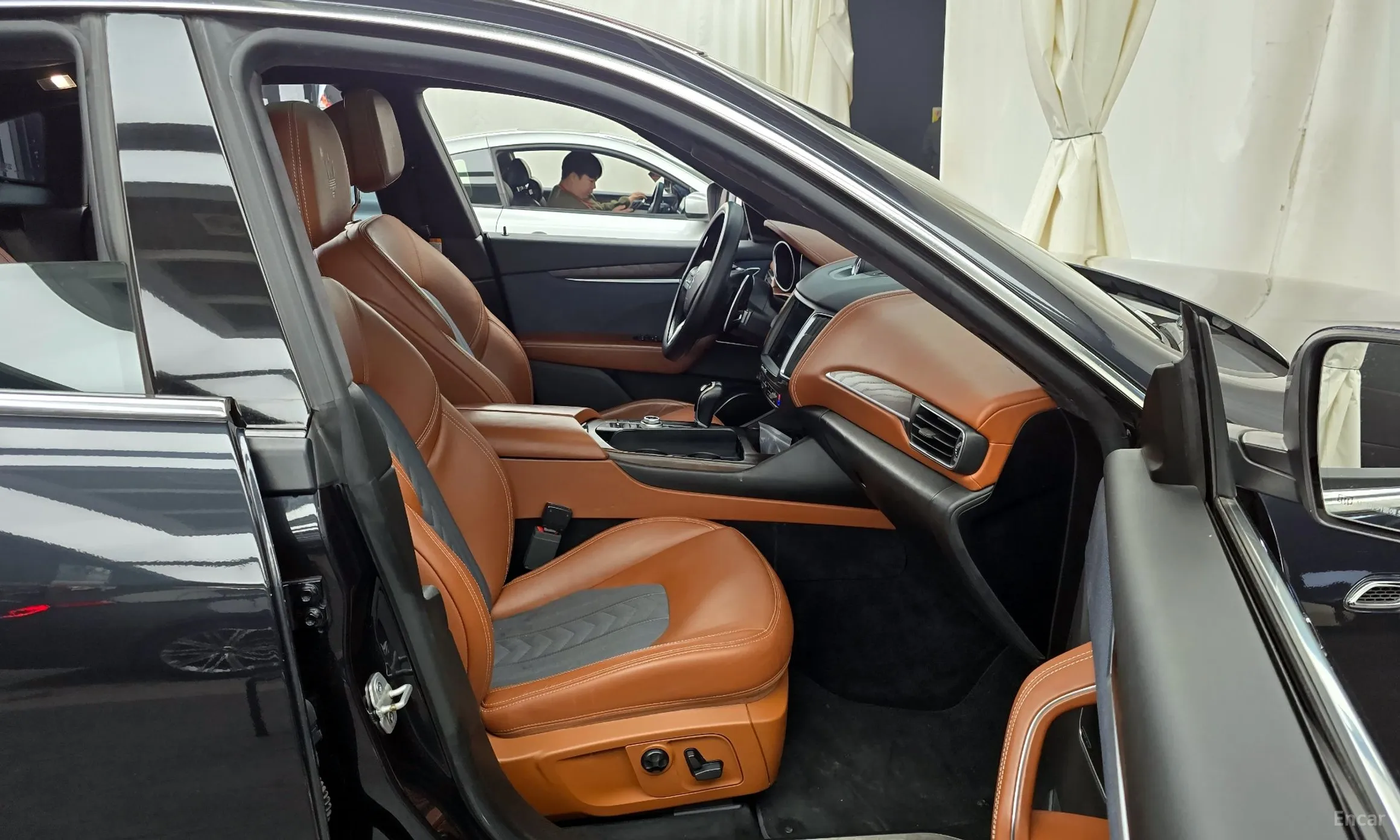 Maserati Levante превью 11