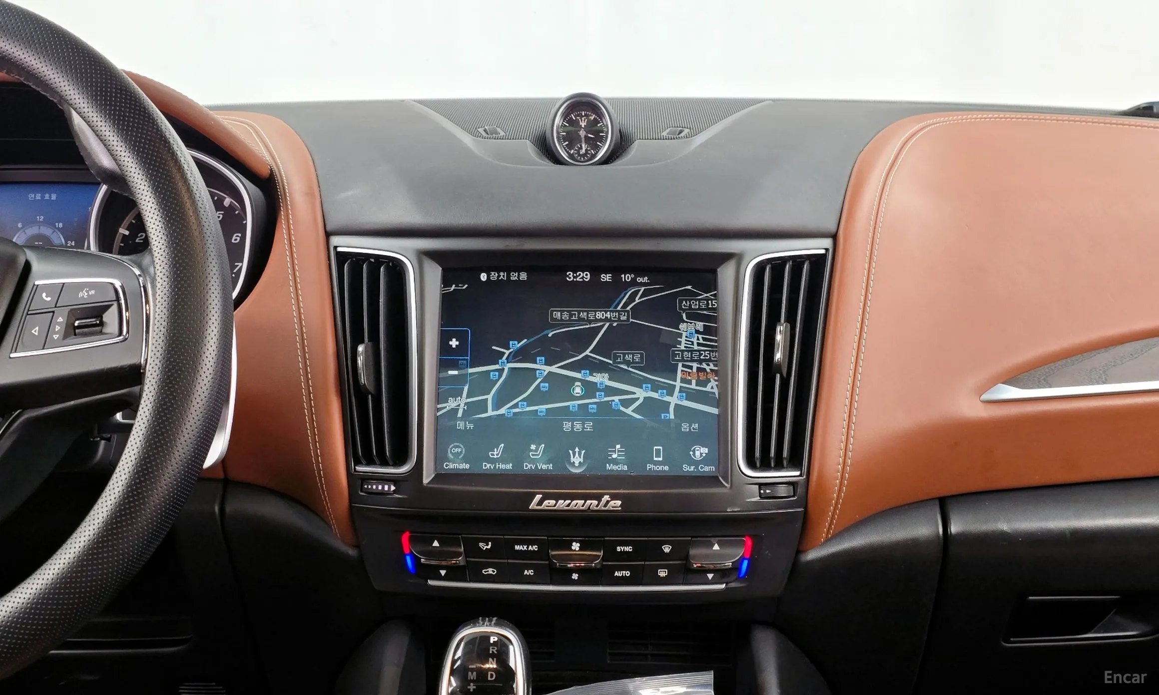 Maserati Levante превью 14