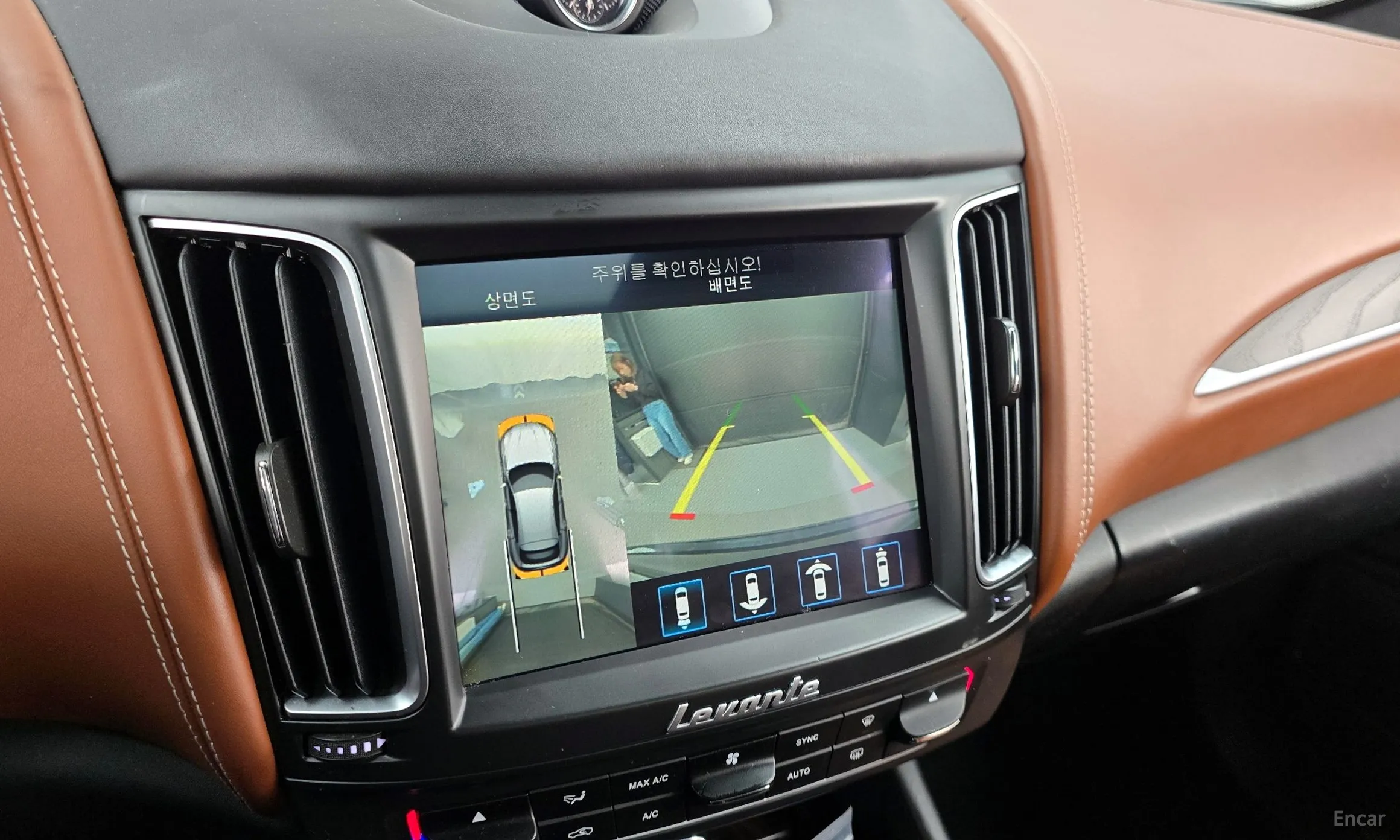 Maserati Levante превью 15