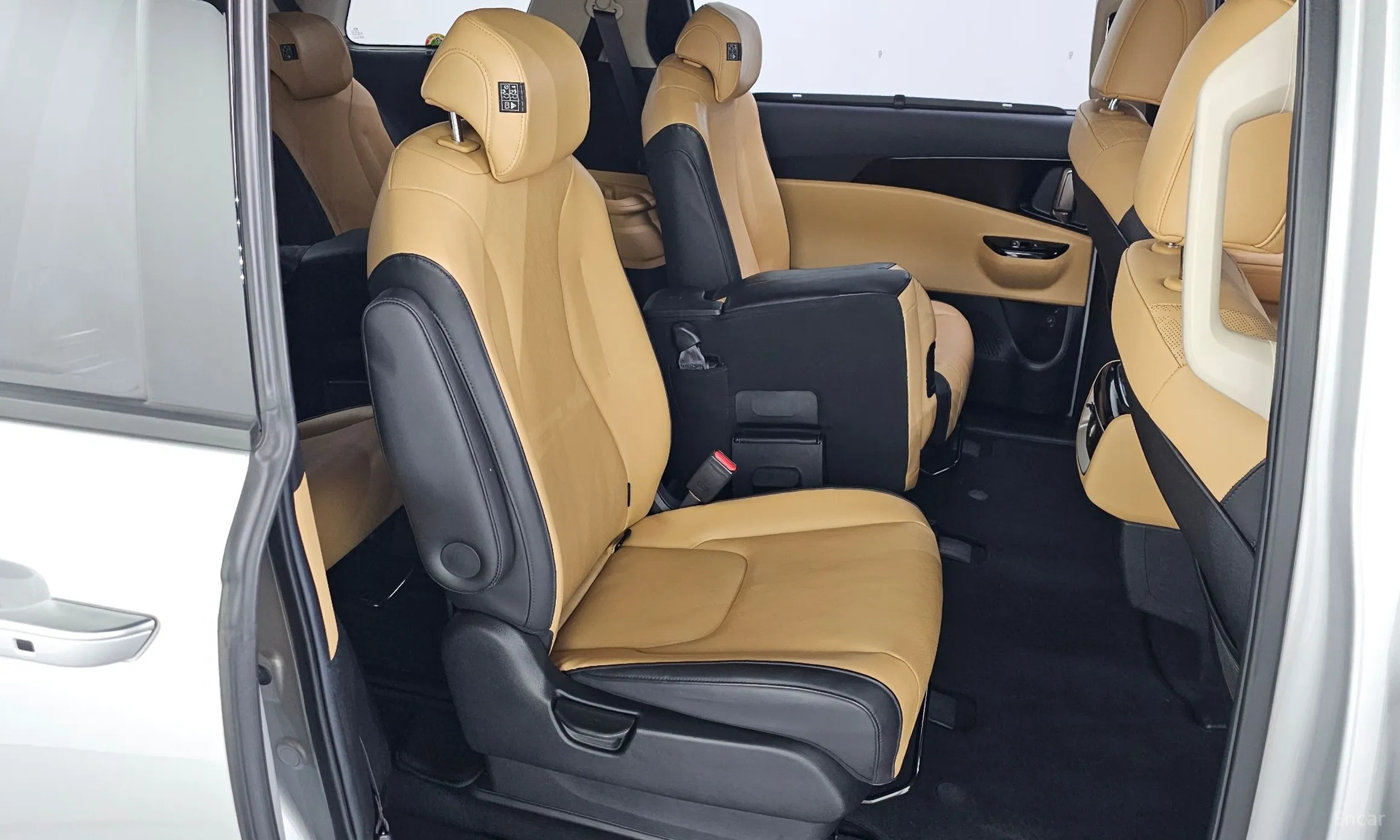 Kia Carnival Gen 4 превью 12