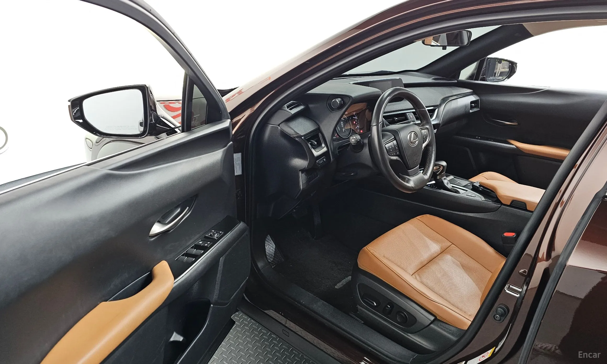 Lexus UX250h превью 10