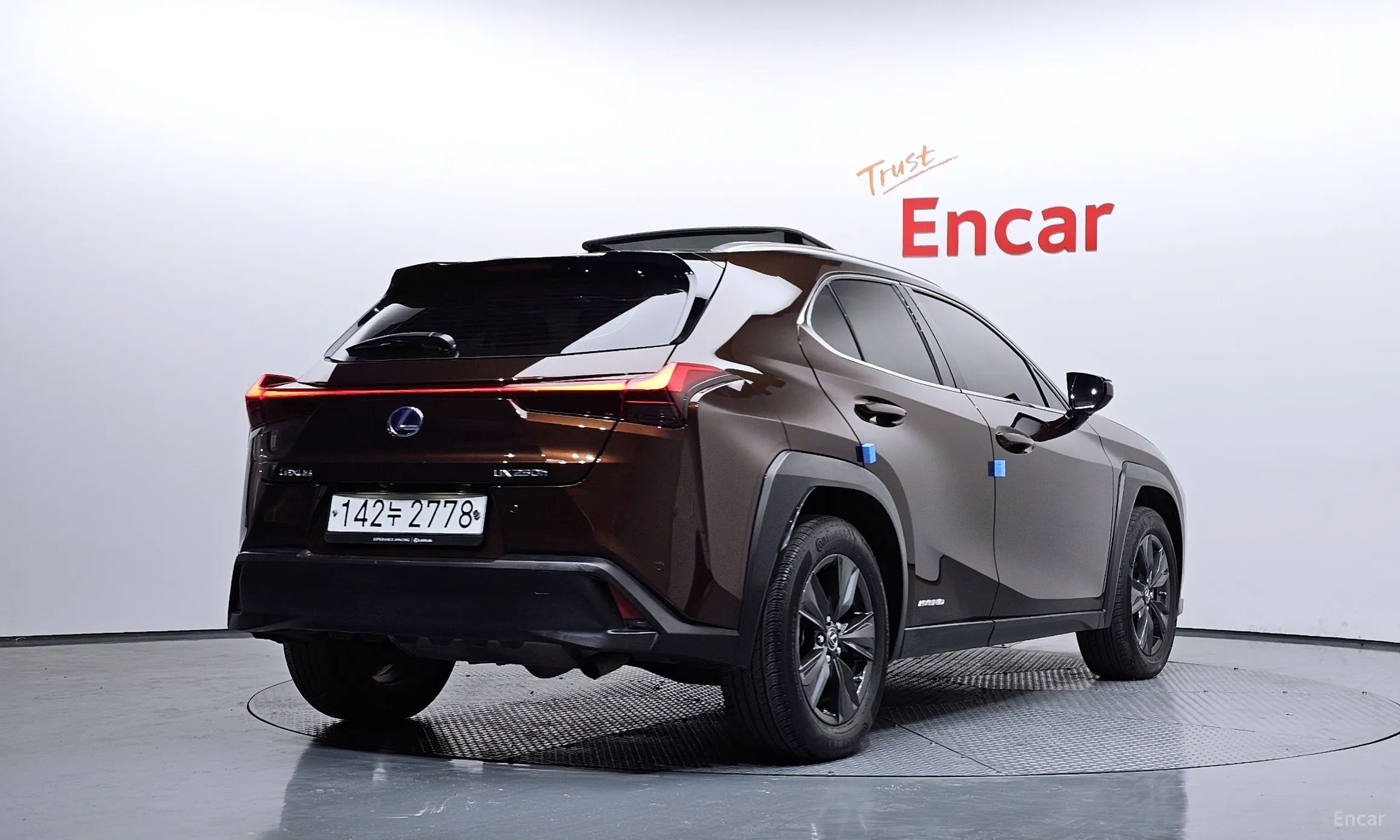 Lexus UX250h превью 2