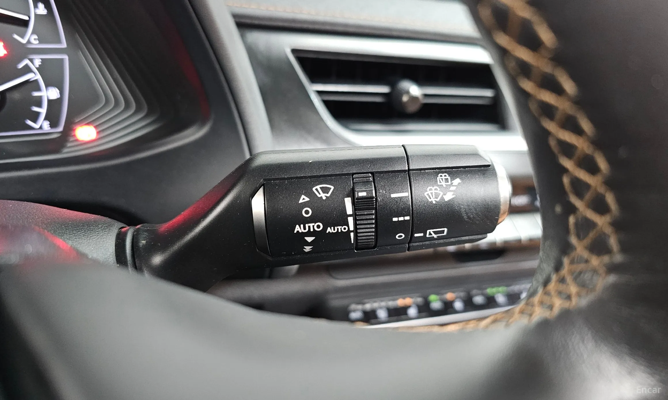 Lexus UX250h превью 17