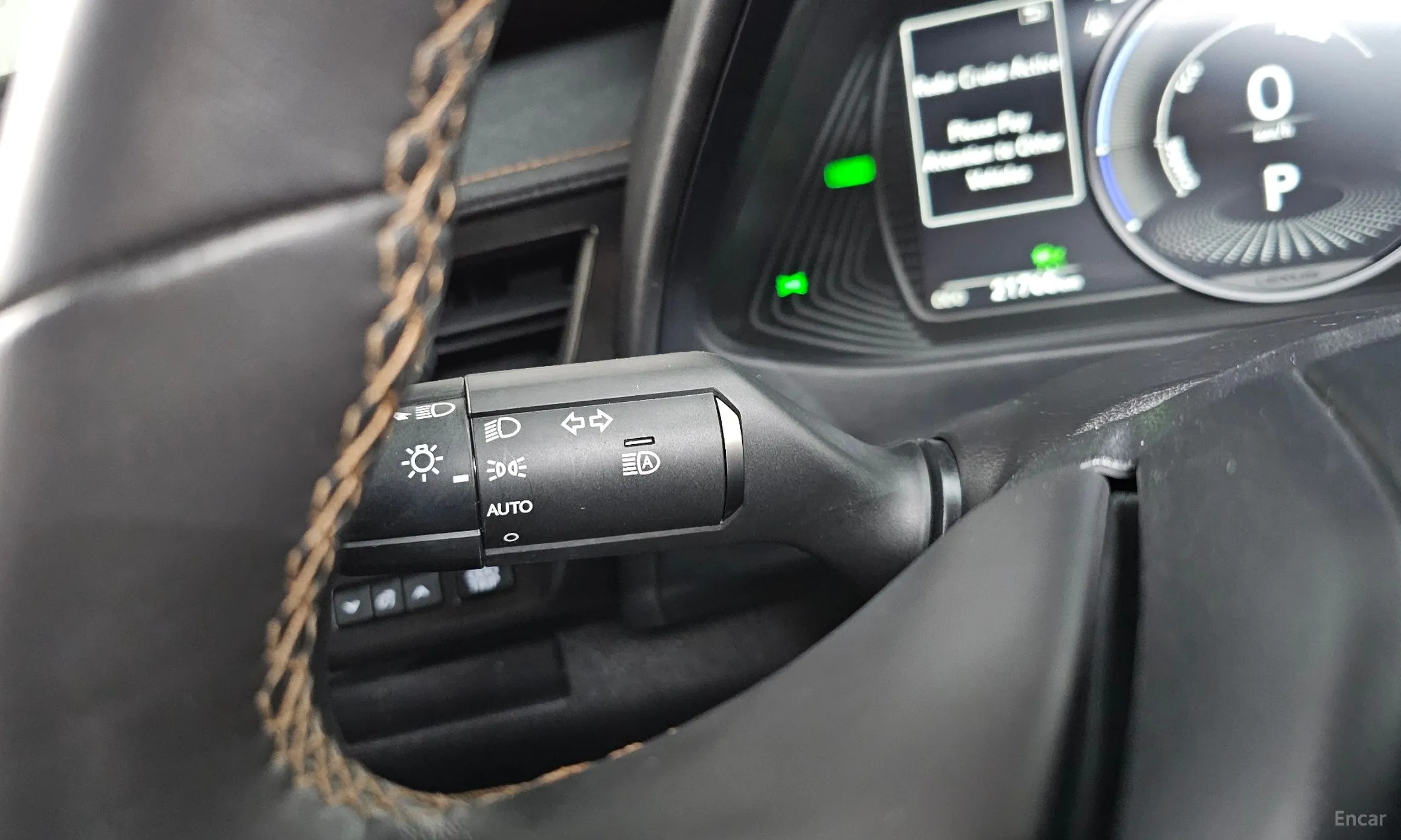 Lexus UX250h превью 18