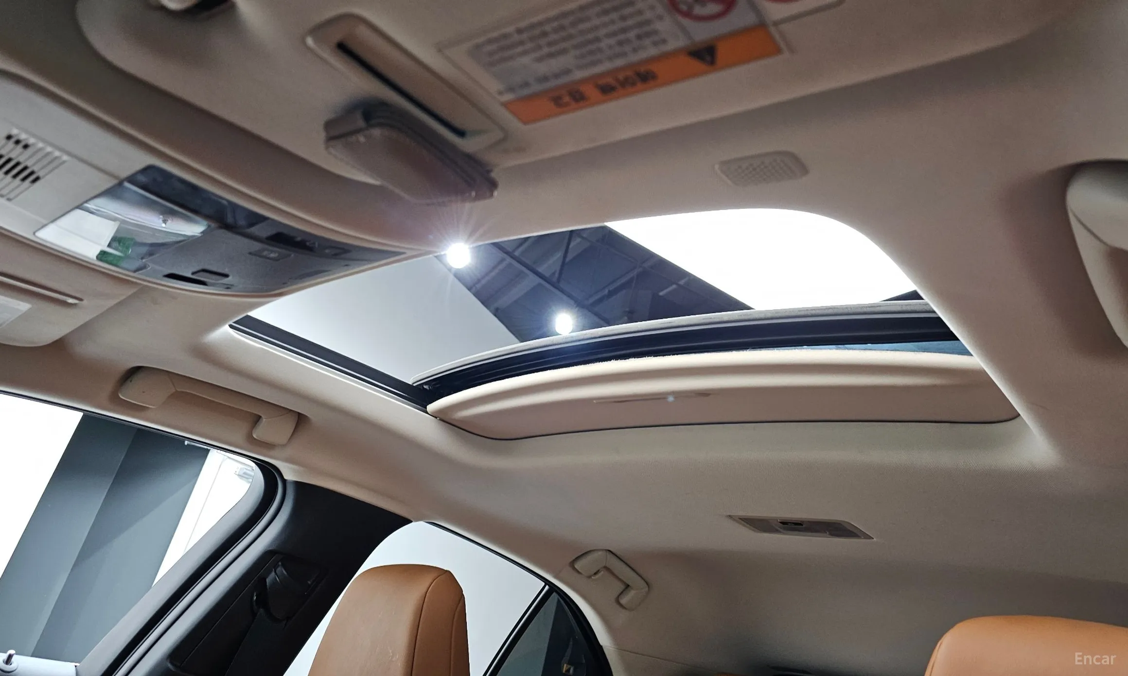 Lexus UX250h превью 19