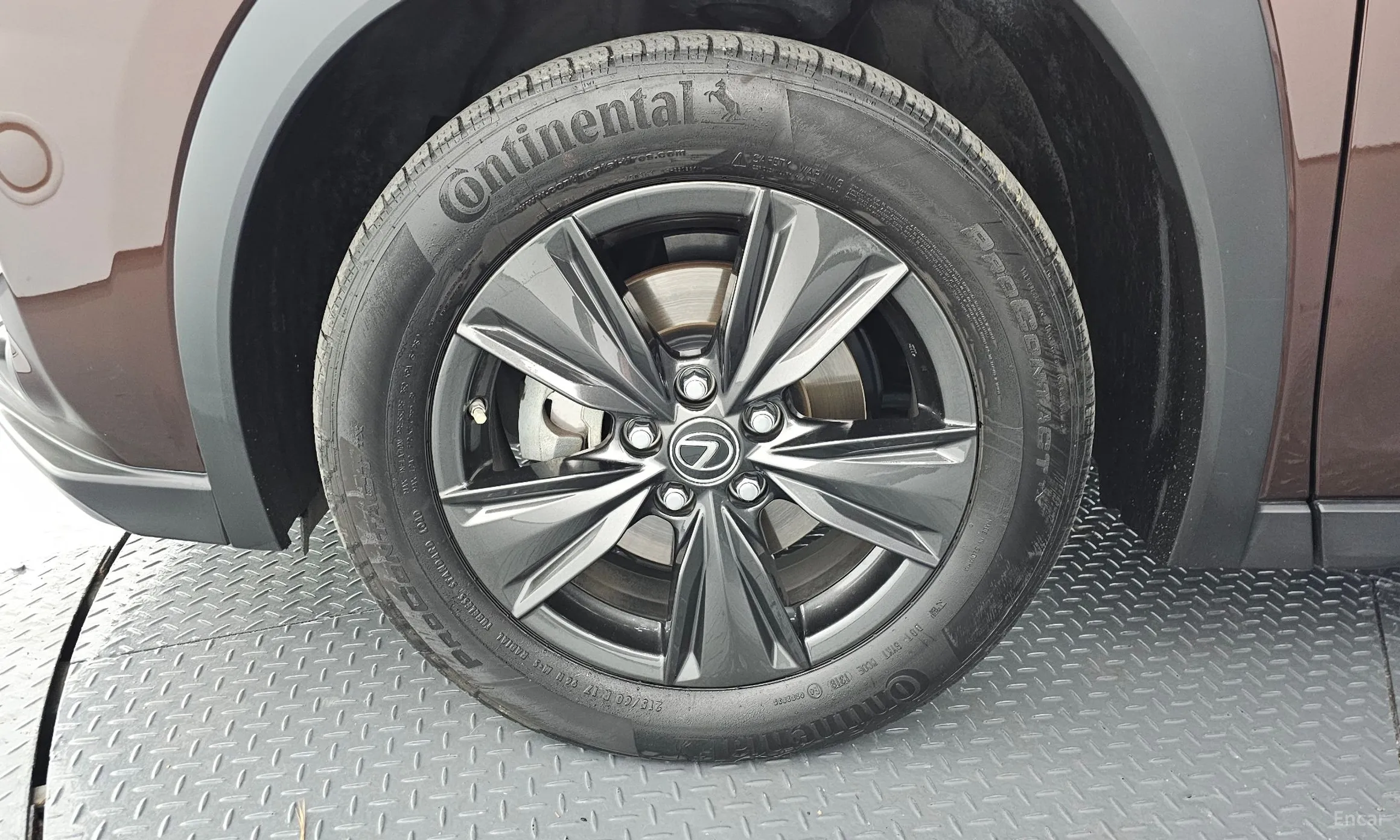 Lexus UX250h превью 5