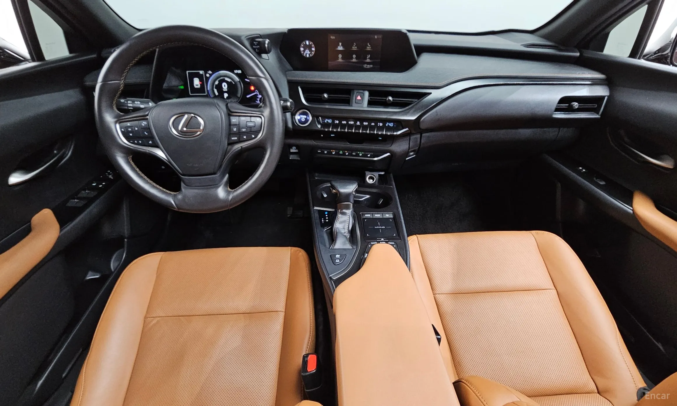 Lexus UX250h превью 7