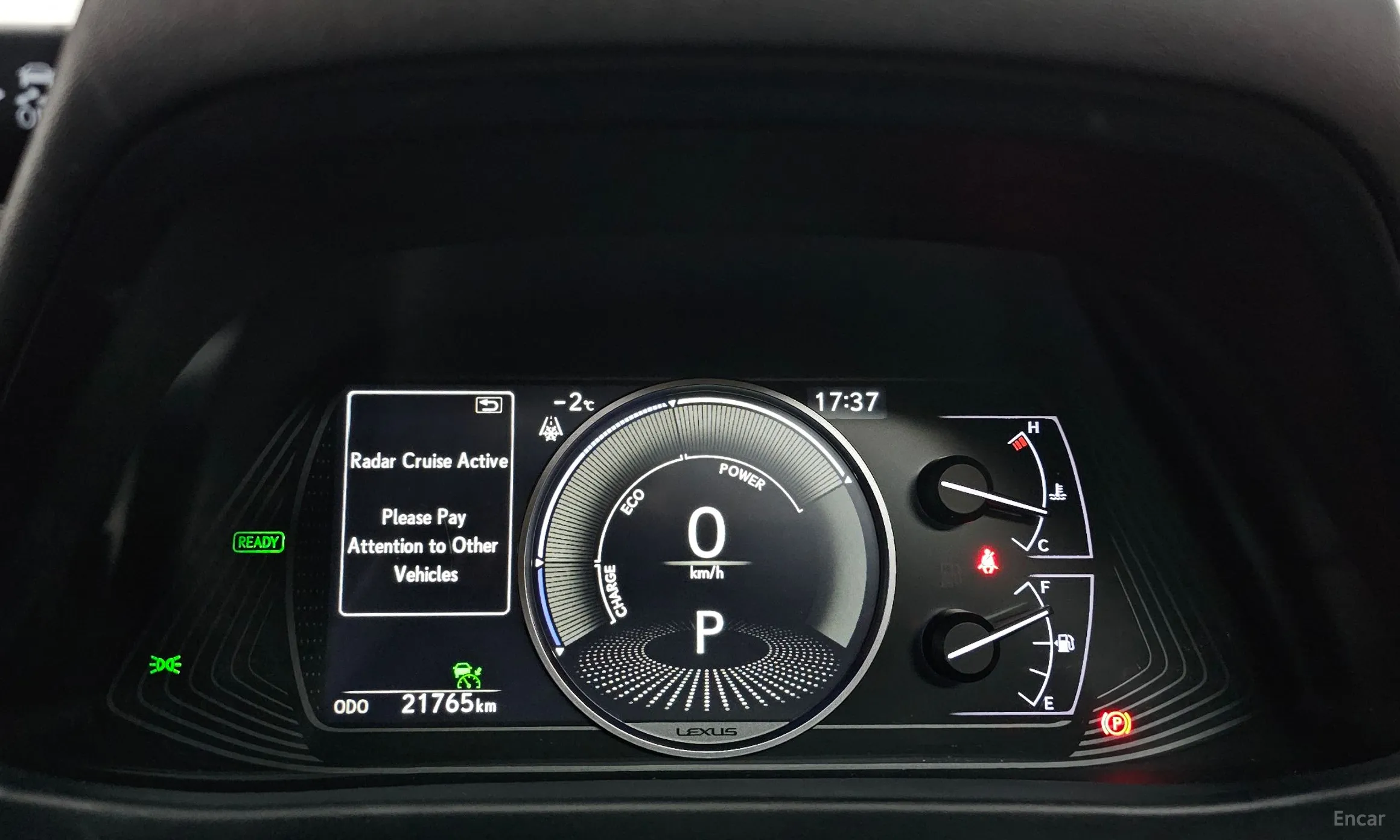 Lexus UX250h превью 8