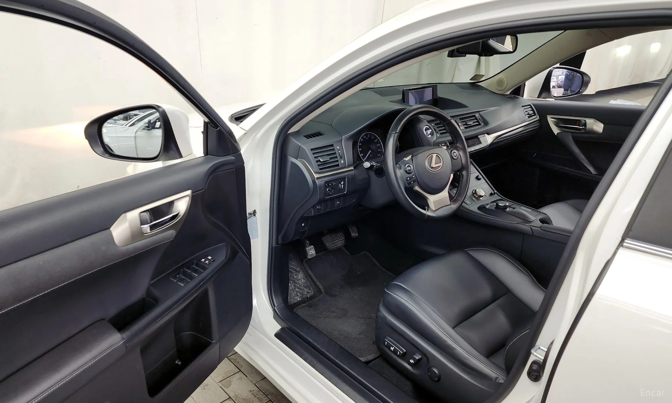 Lexus CT200h превью 10