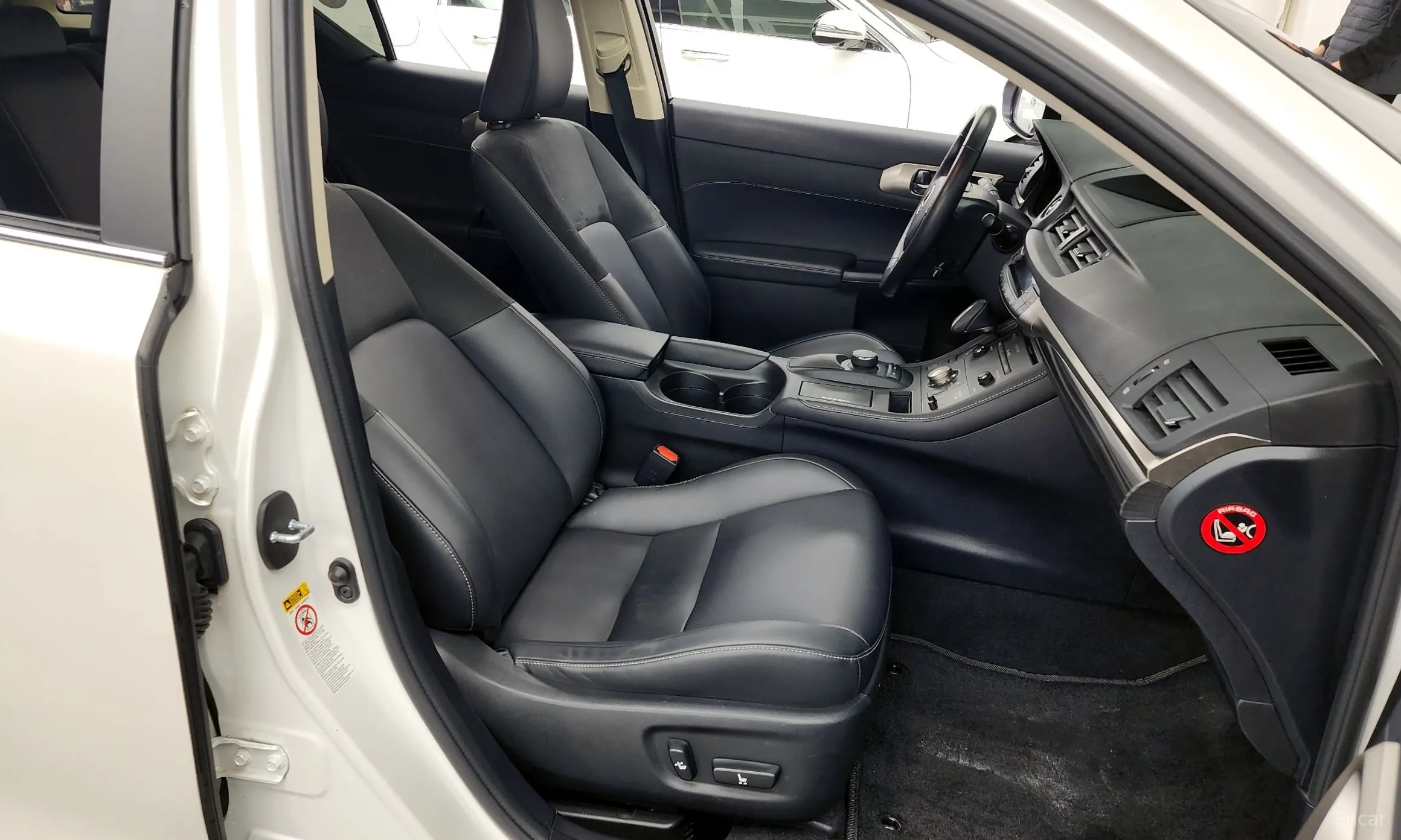Lexus CT200h превью 11
