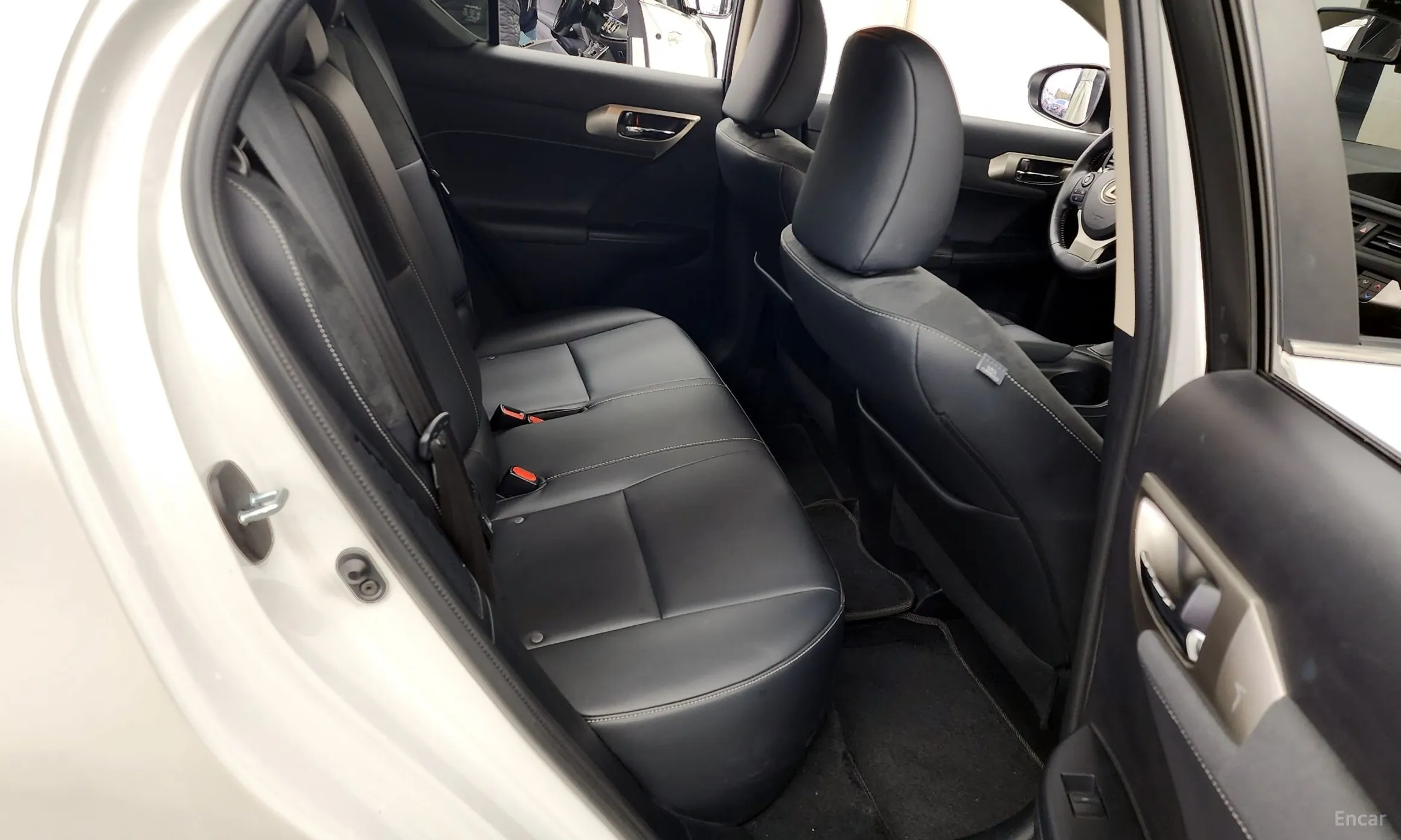 Lexus CT200h превью 13
