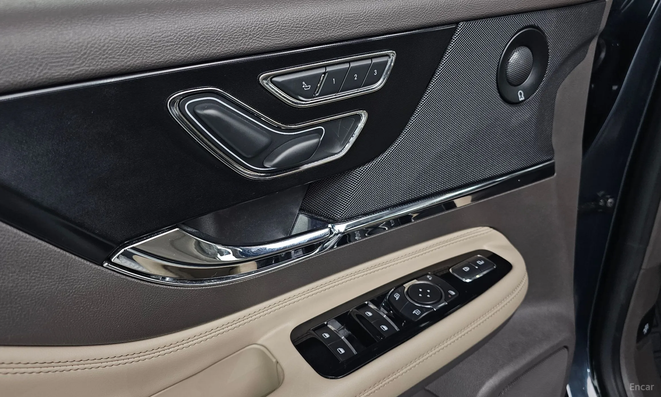 Lincoln Corsair превью 17