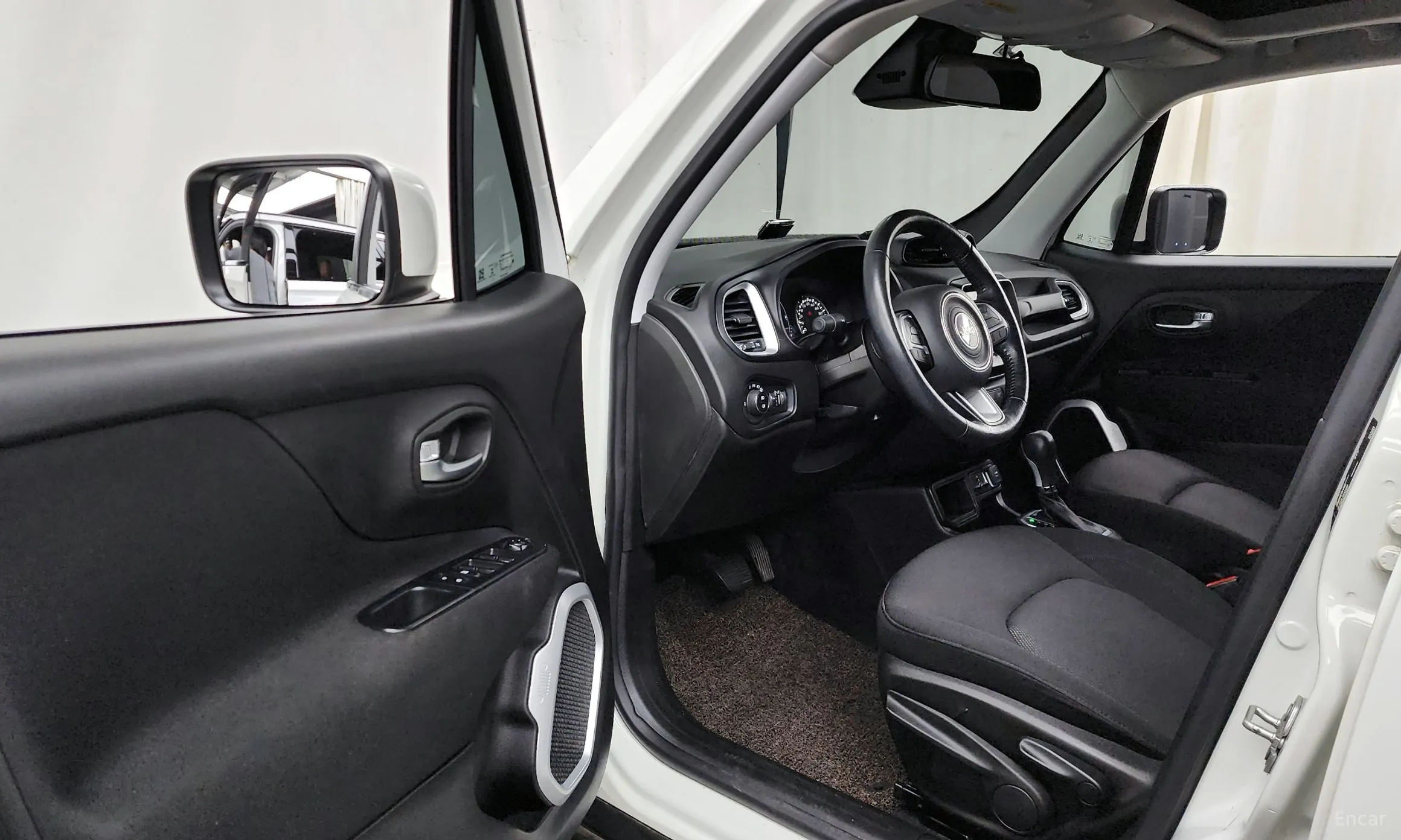 Jeep Renegade превью 10