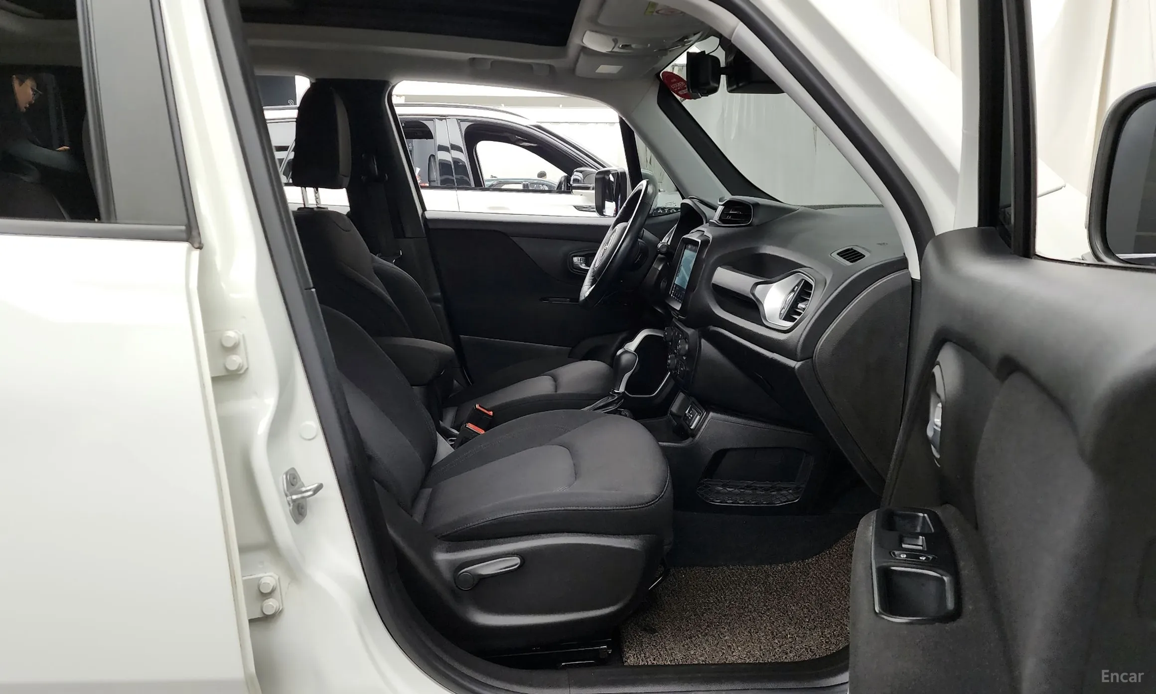 Jeep Renegade превью 11