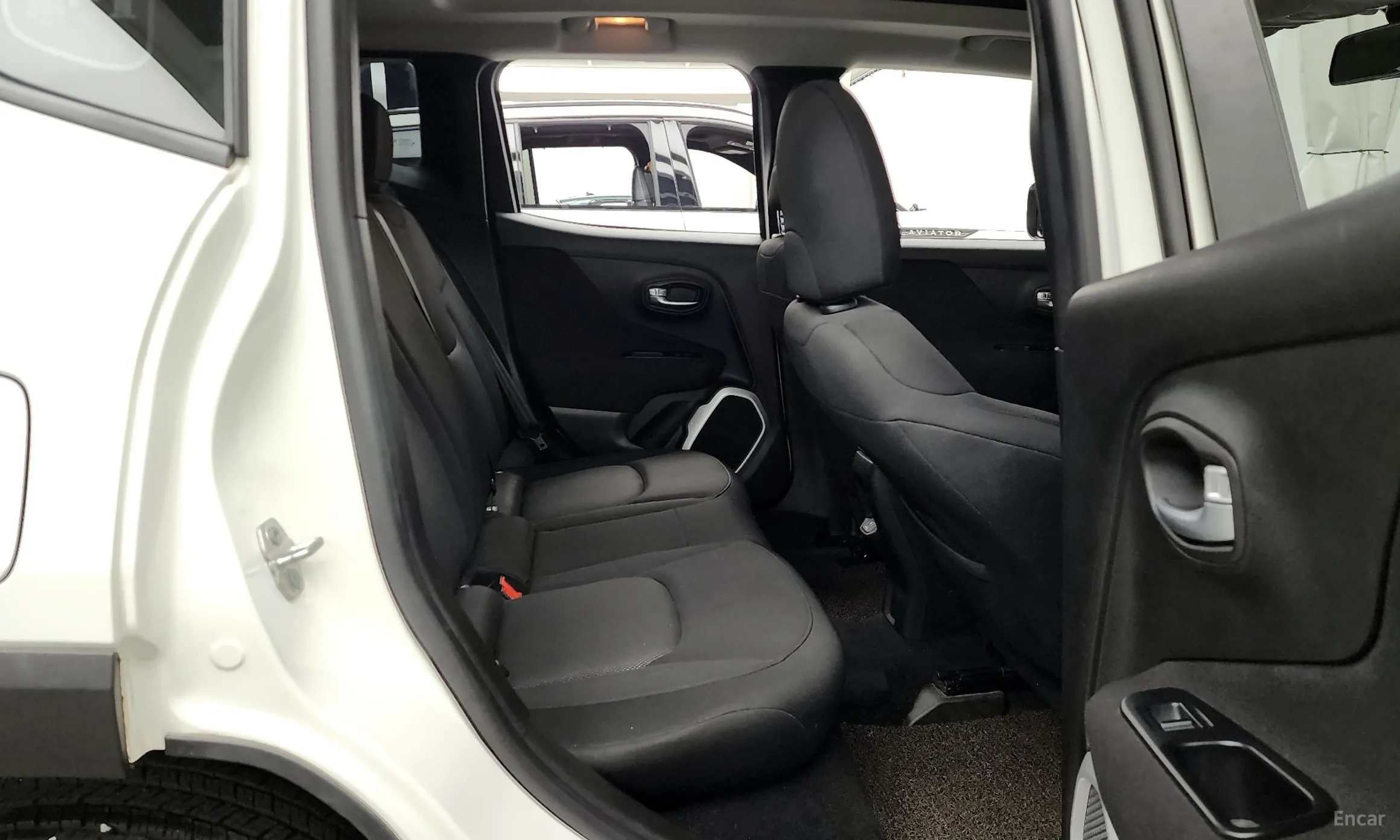 Jeep Renegade превью 12