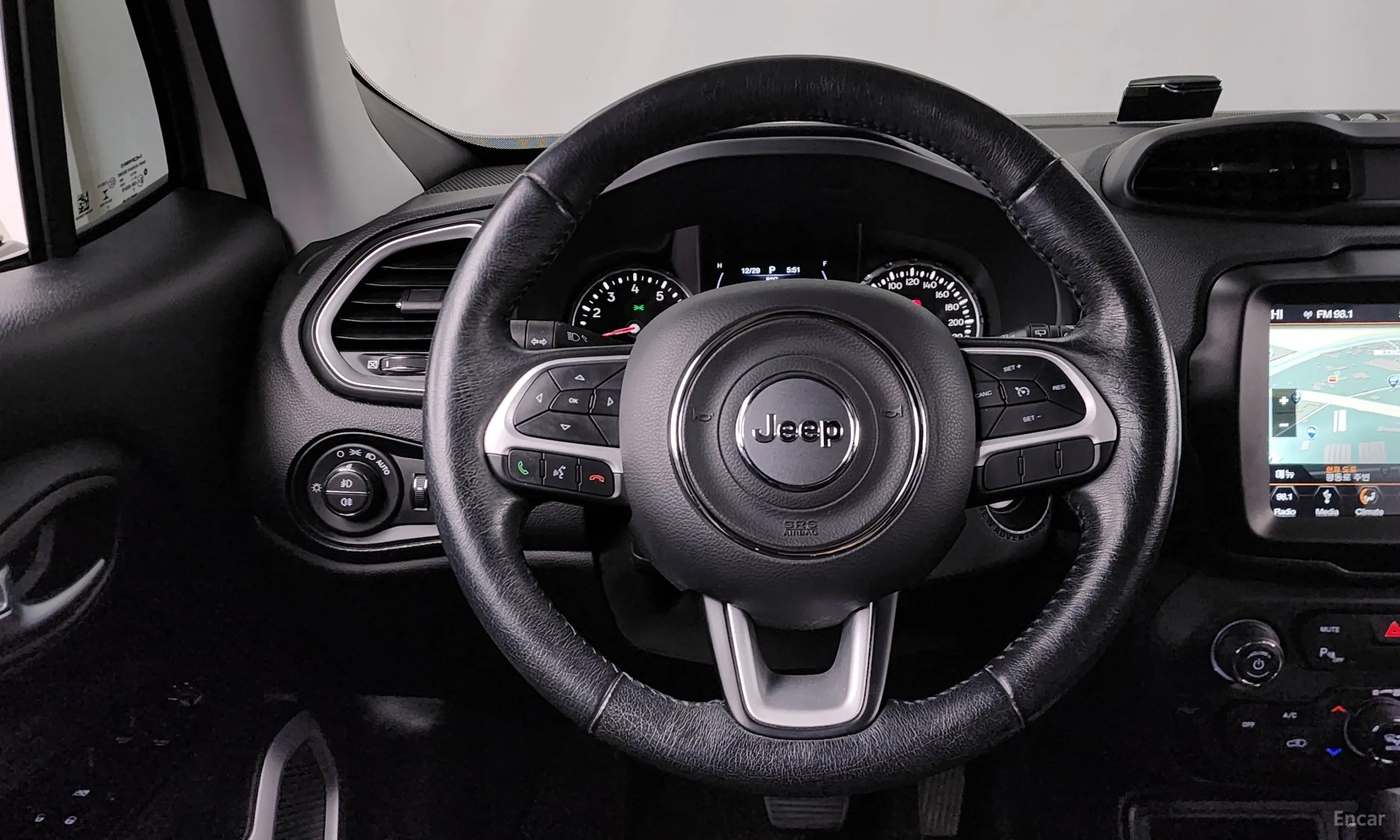 Jeep Renegade превью 13