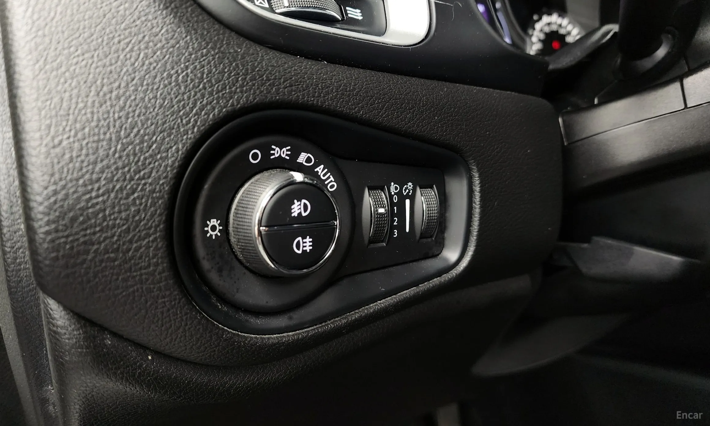 Jeep Renegade превью 16