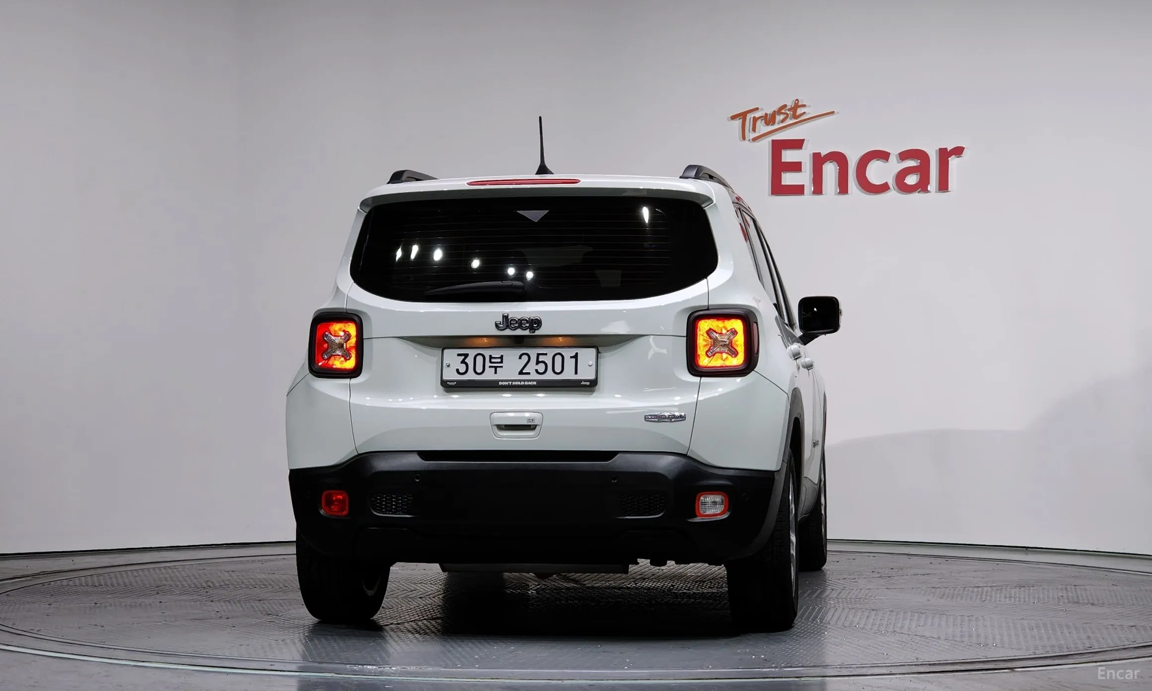 Jeep Renegade превью 4