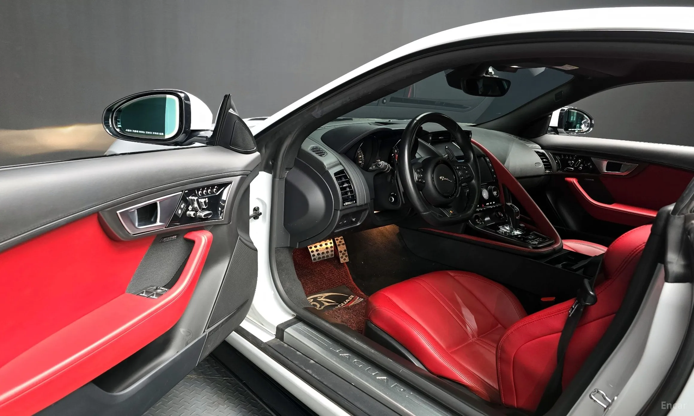 Jaguar F-TYPE превью 11
