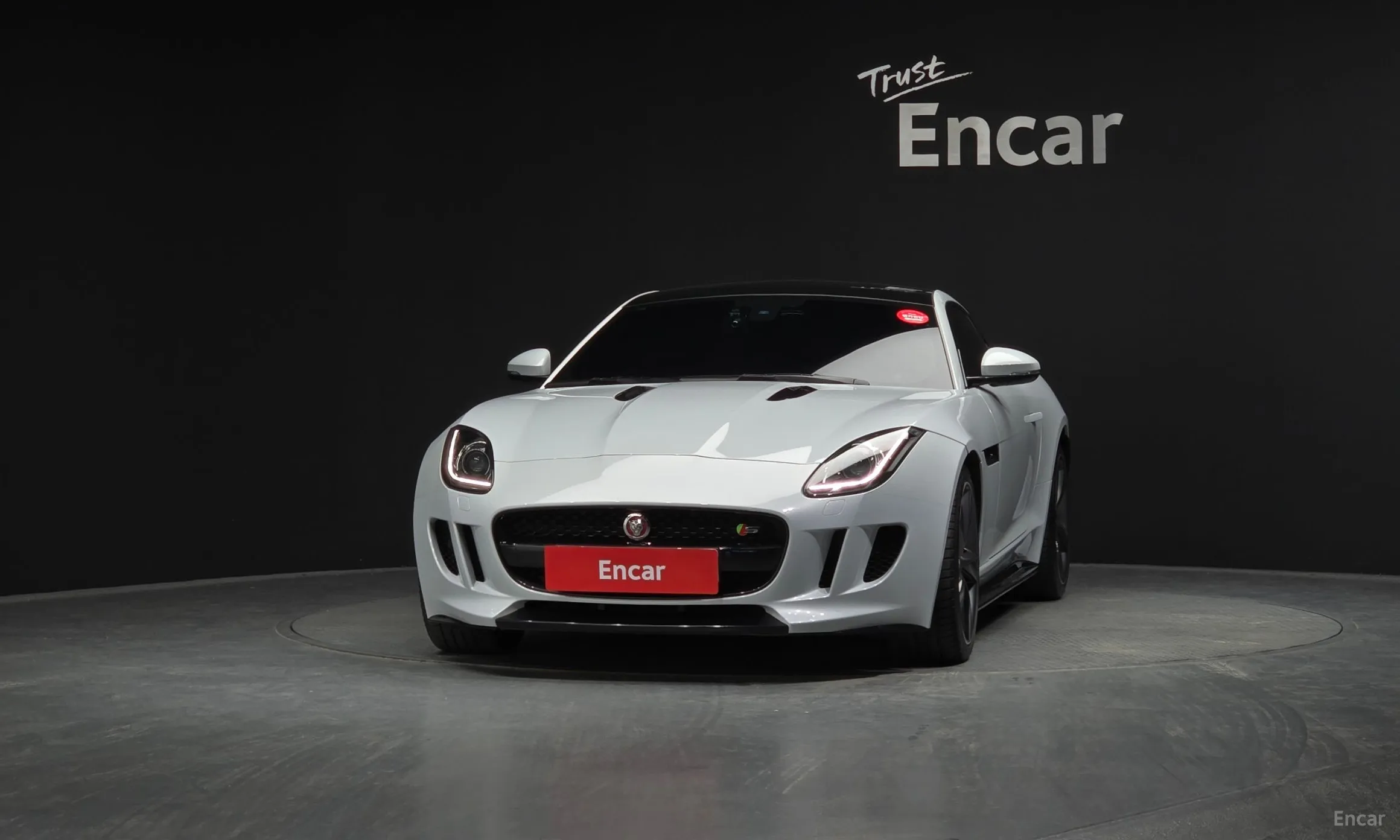 Jaguar F-TYPE превью 3