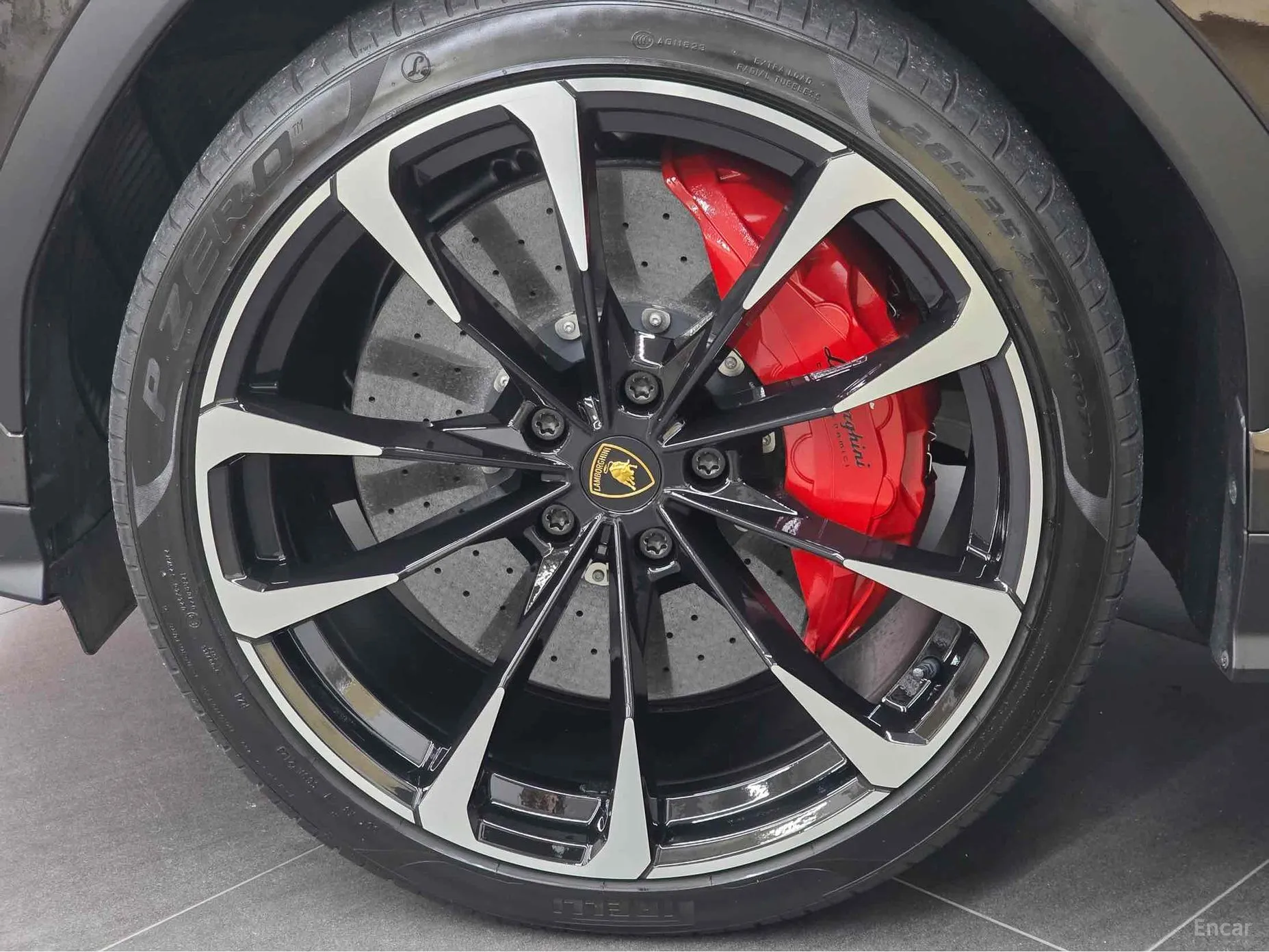 Lamborghini Urus превью 10