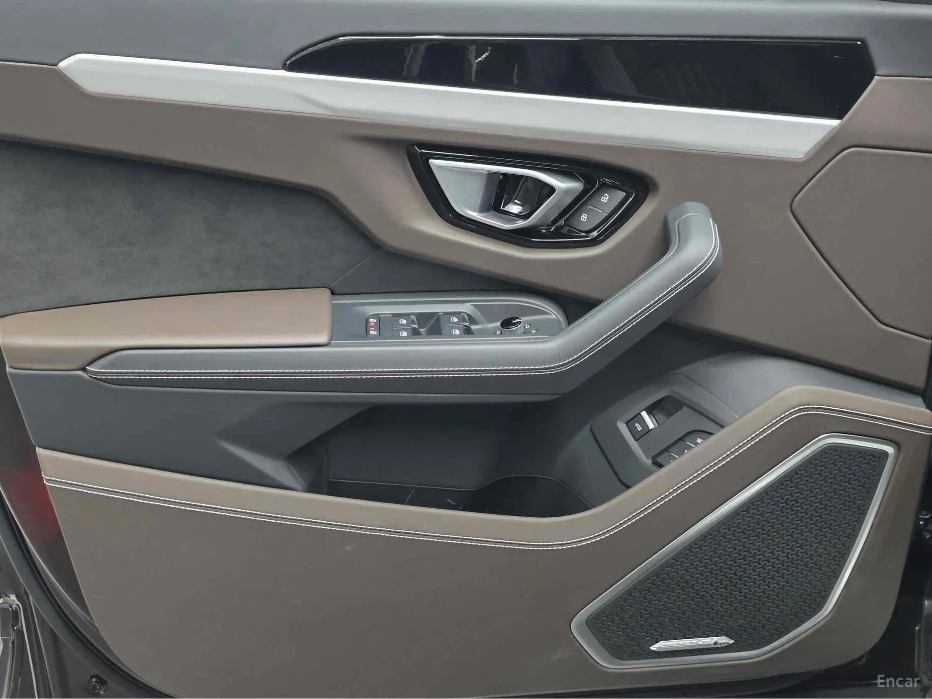 Lamborghini Urus превью 12