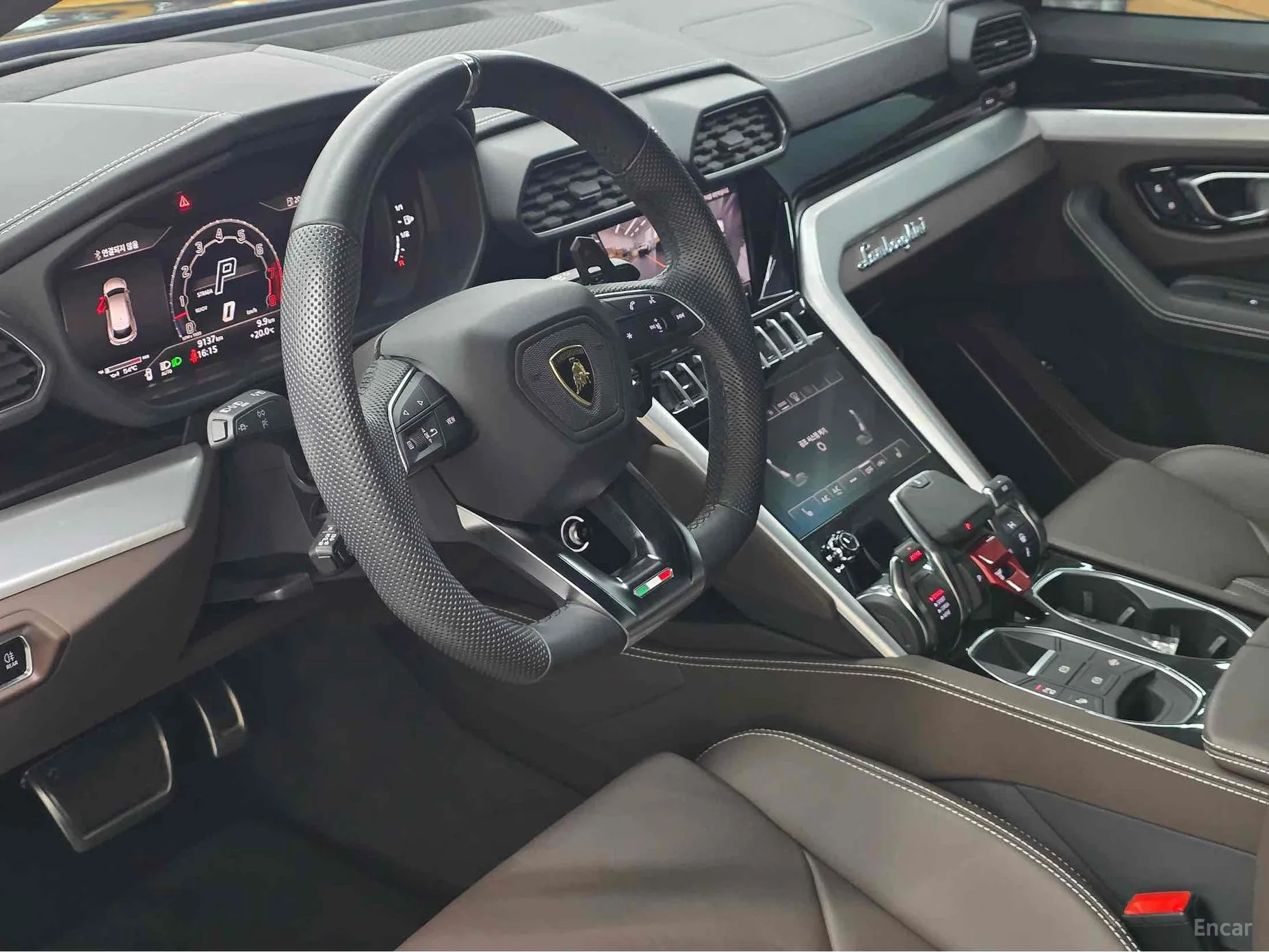 Lamborghini Urus превью 14
