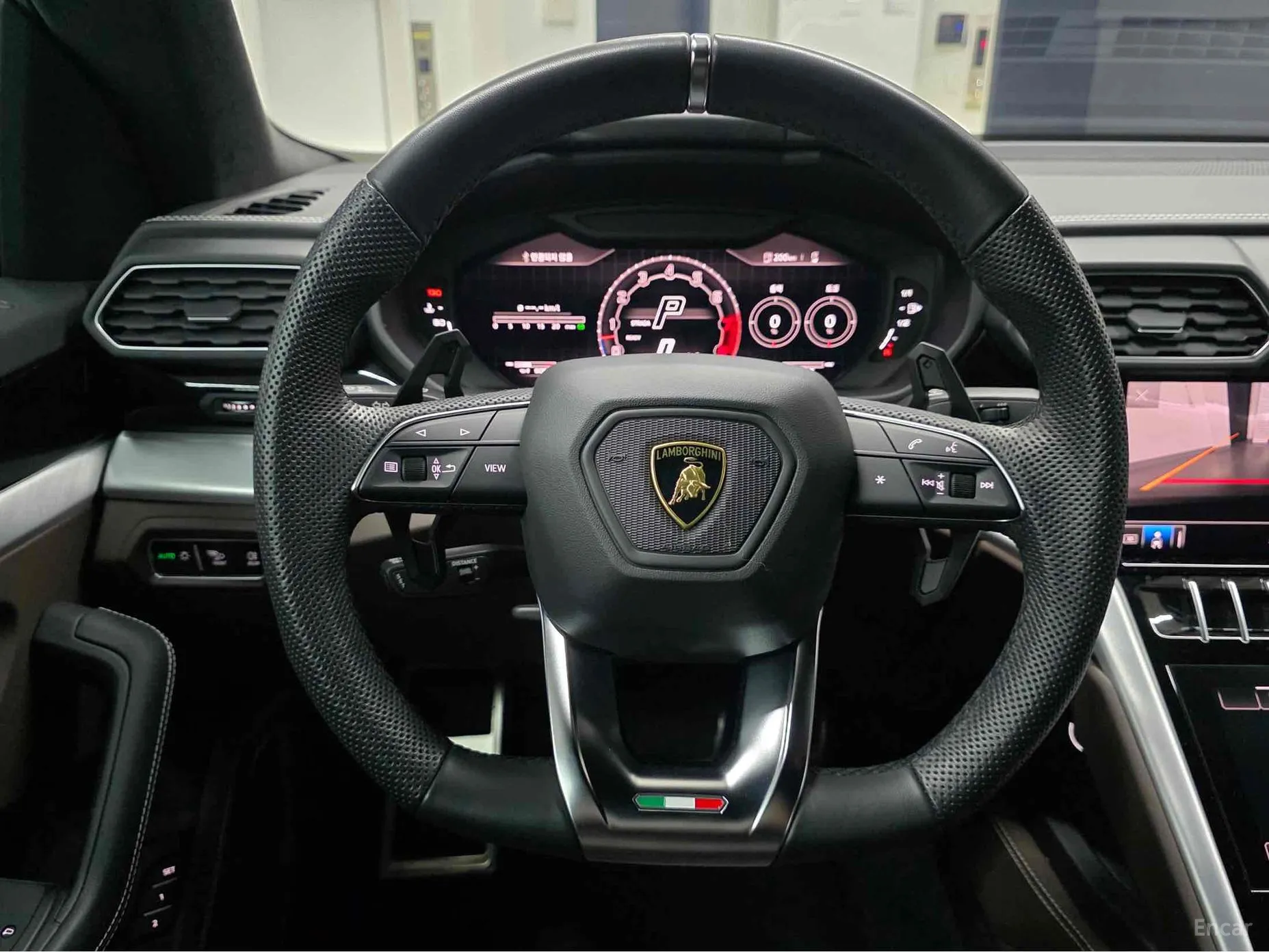 Lamborghini Urus превью 4
