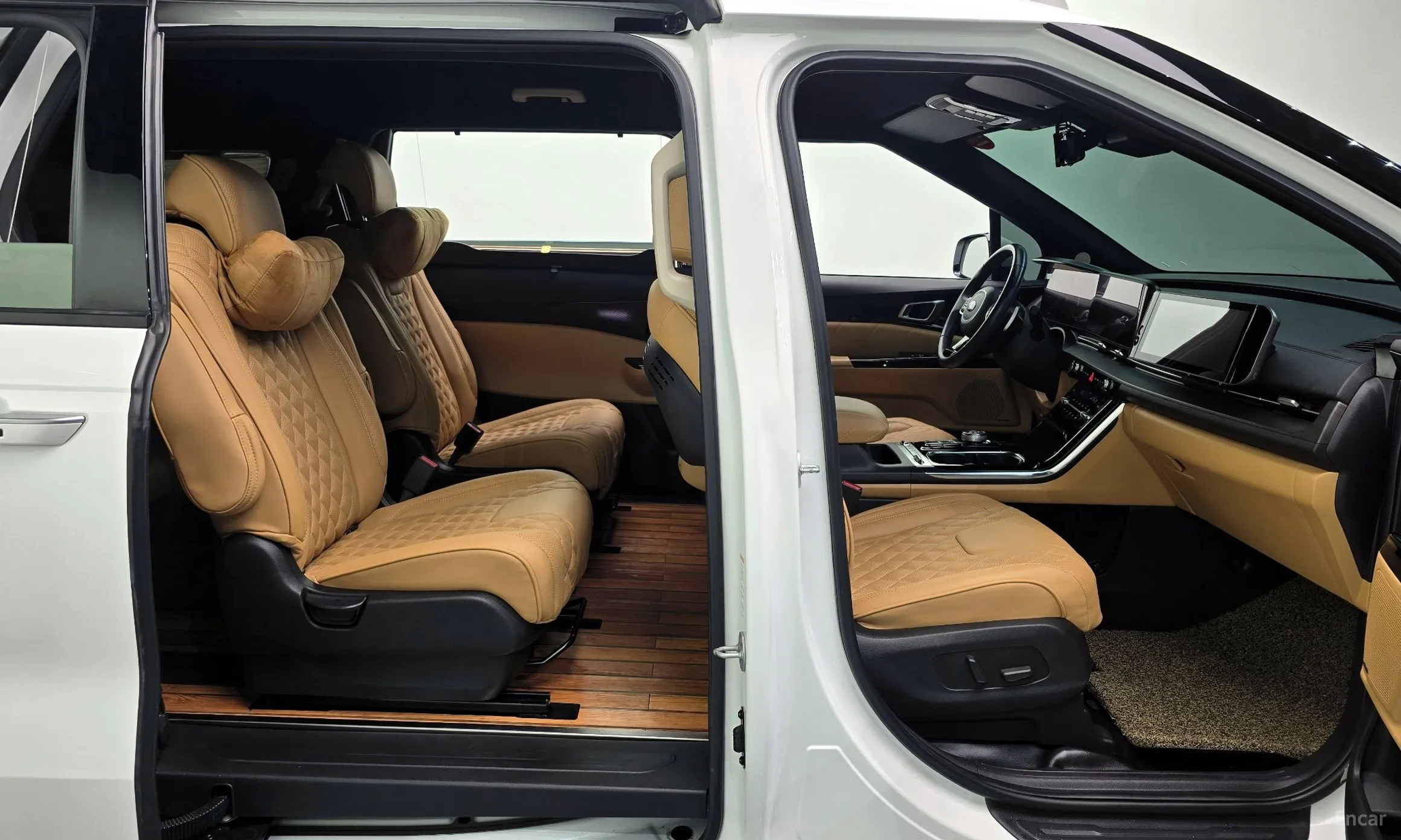 Kia Carnival Gen 4 превью 10