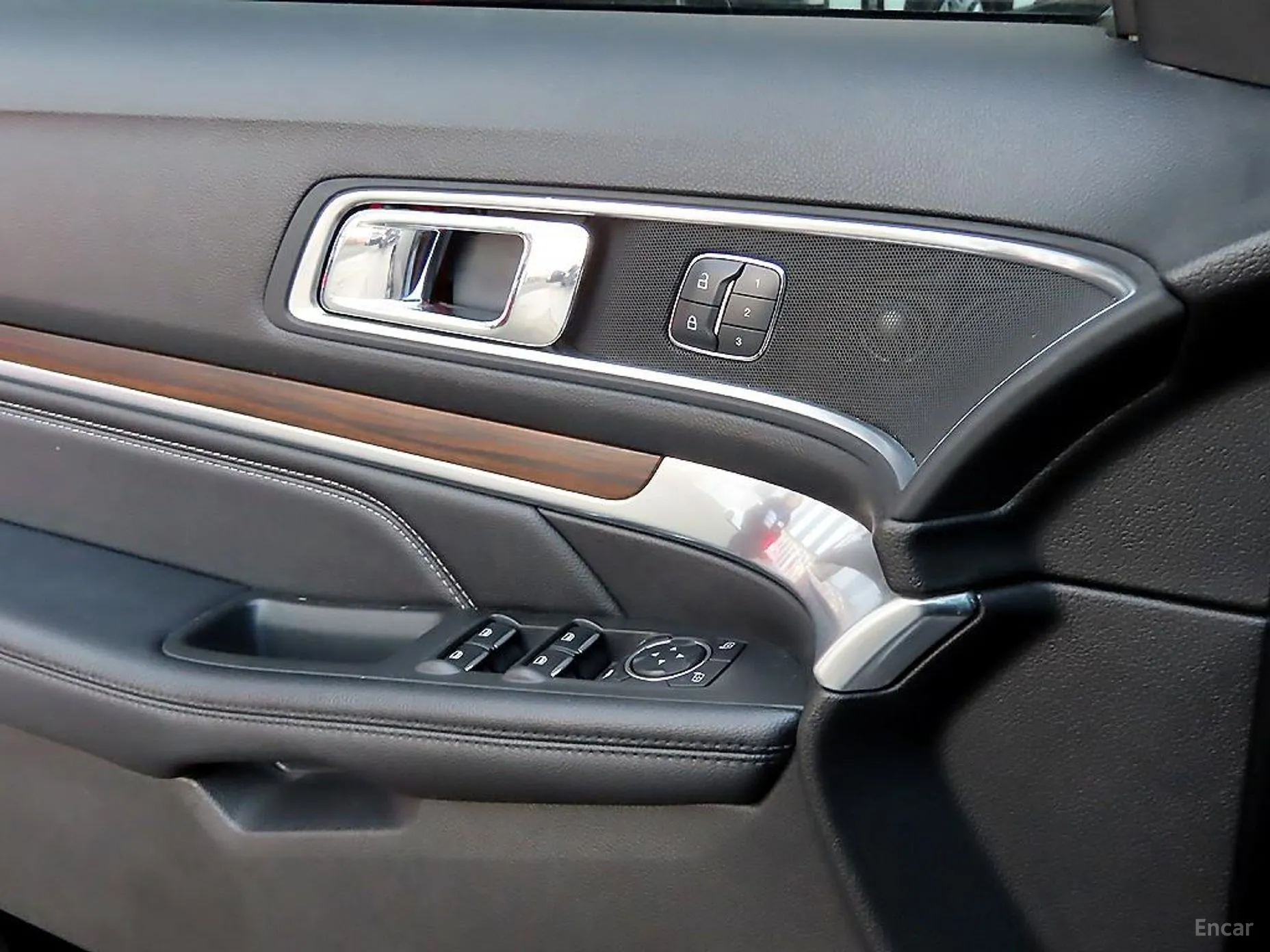 Ford Explorer превью 11