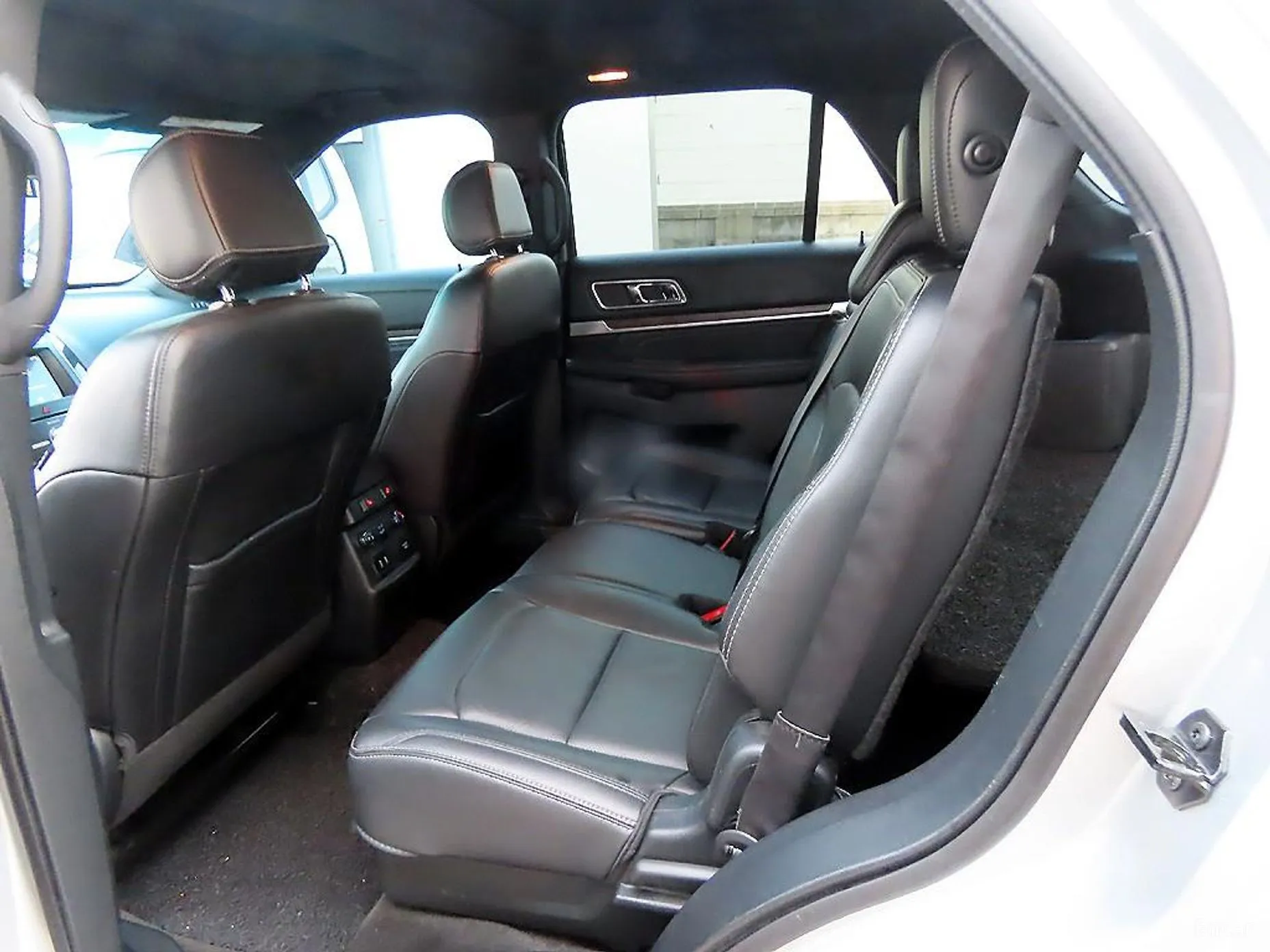 Ford Explorer превью 6