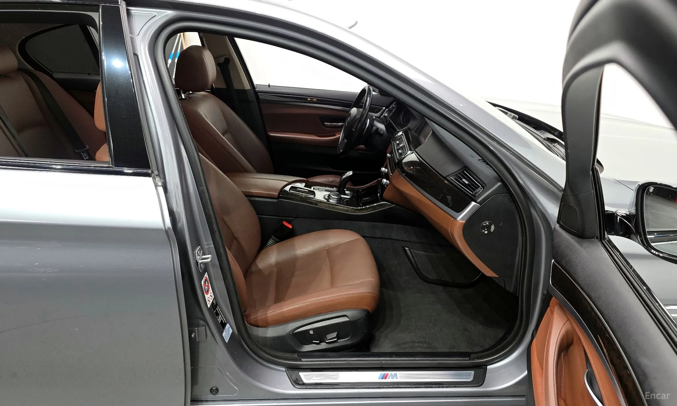 BMW 5 Series (F10) превью 11