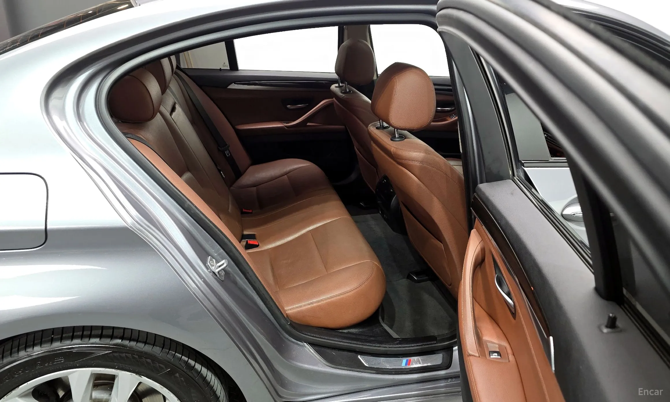 BMW 5 Series (F10) превью 12