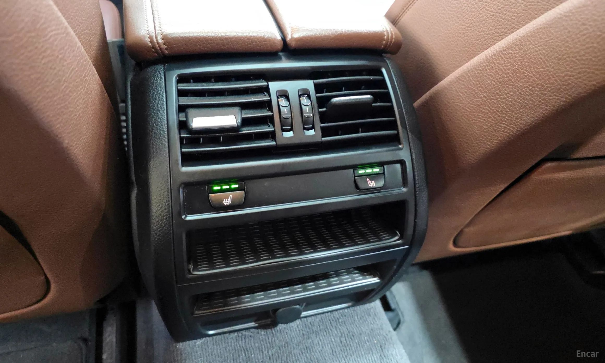 BMW 5 Series (F10) превью 17