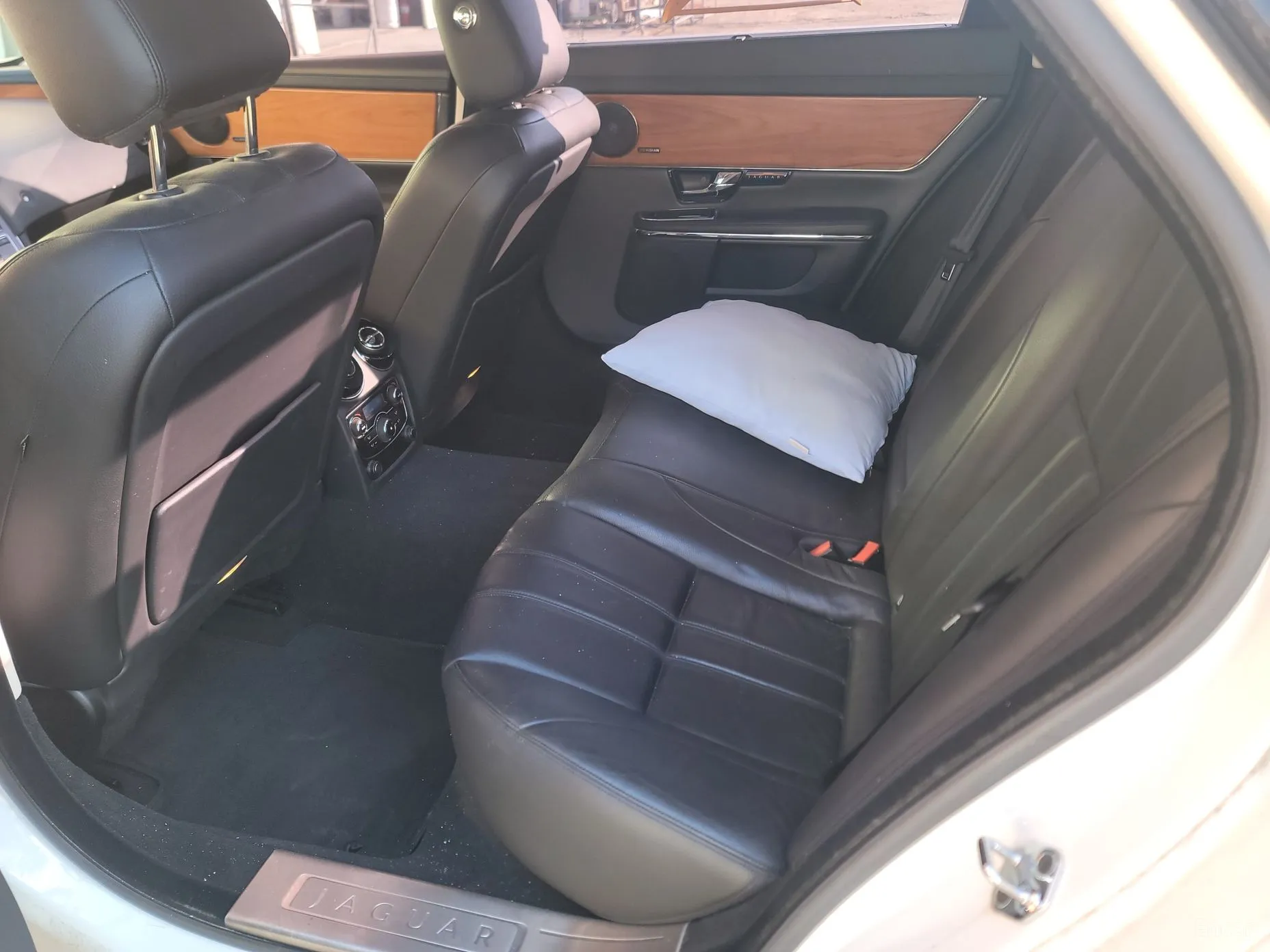 Jaguar All New XJ превью 11