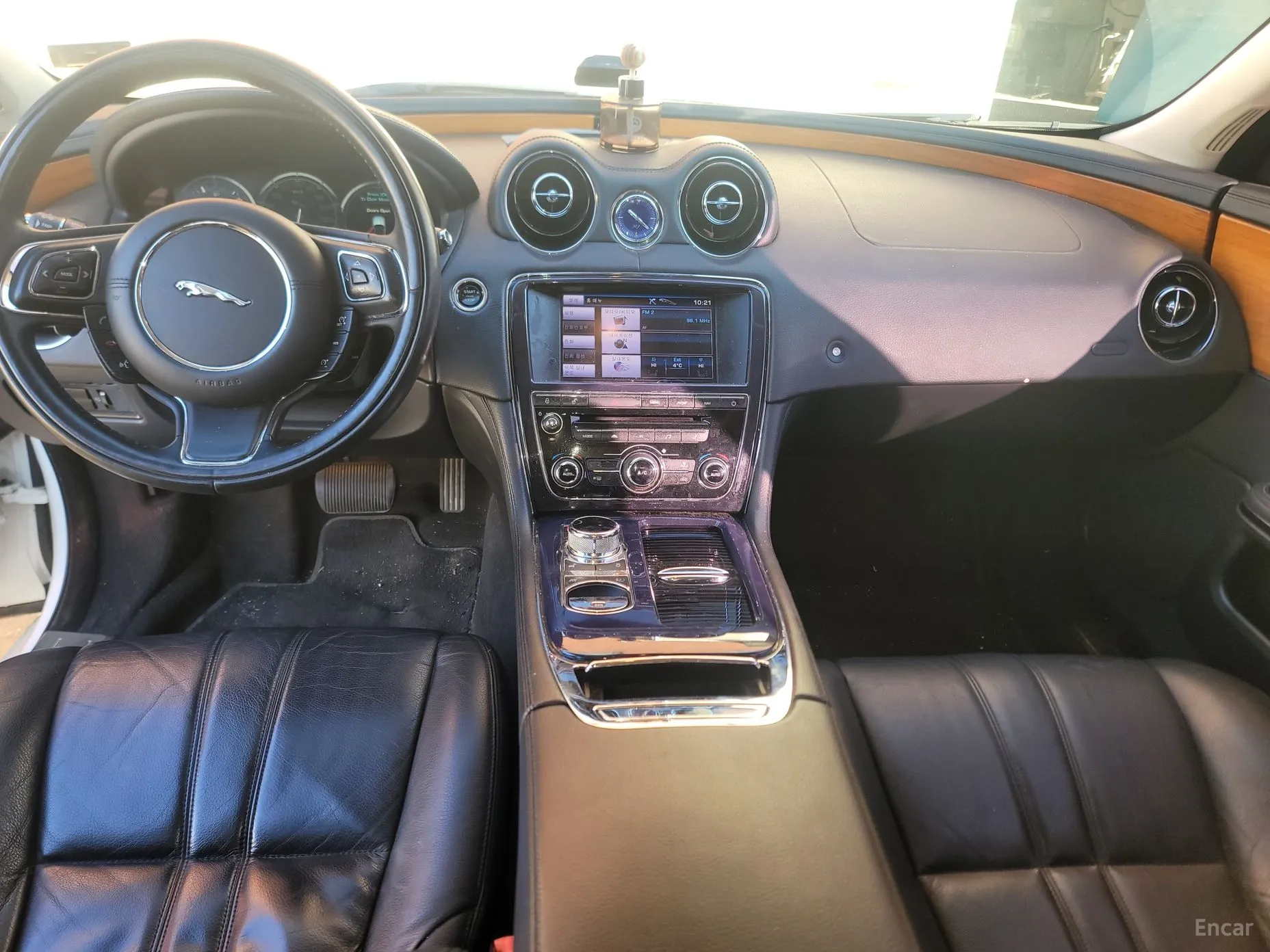 Jaguar All New XJ превью 13