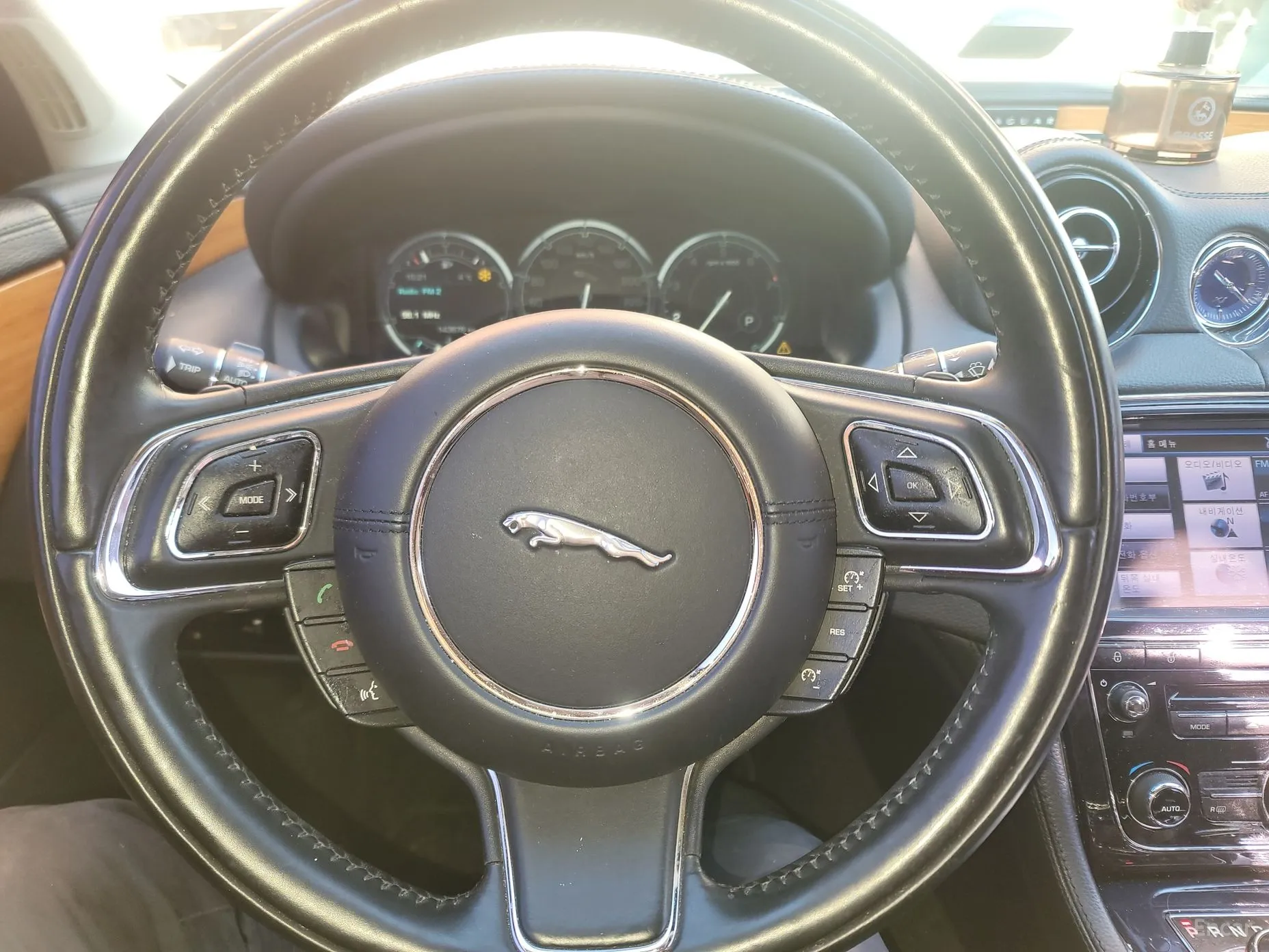 Jaguar All New XJ превью 9