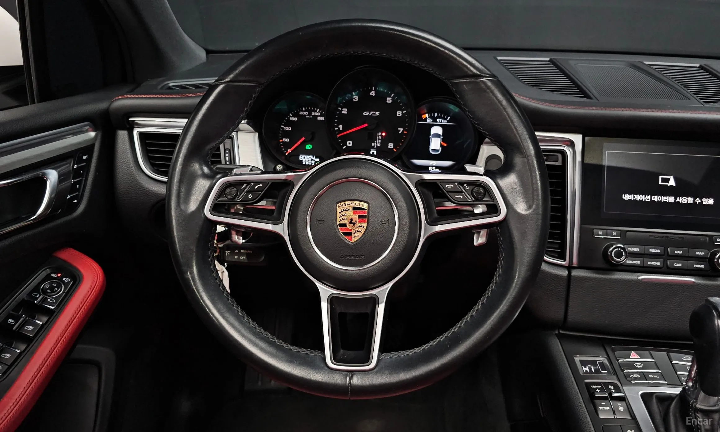 Porsche Macan превью 13
