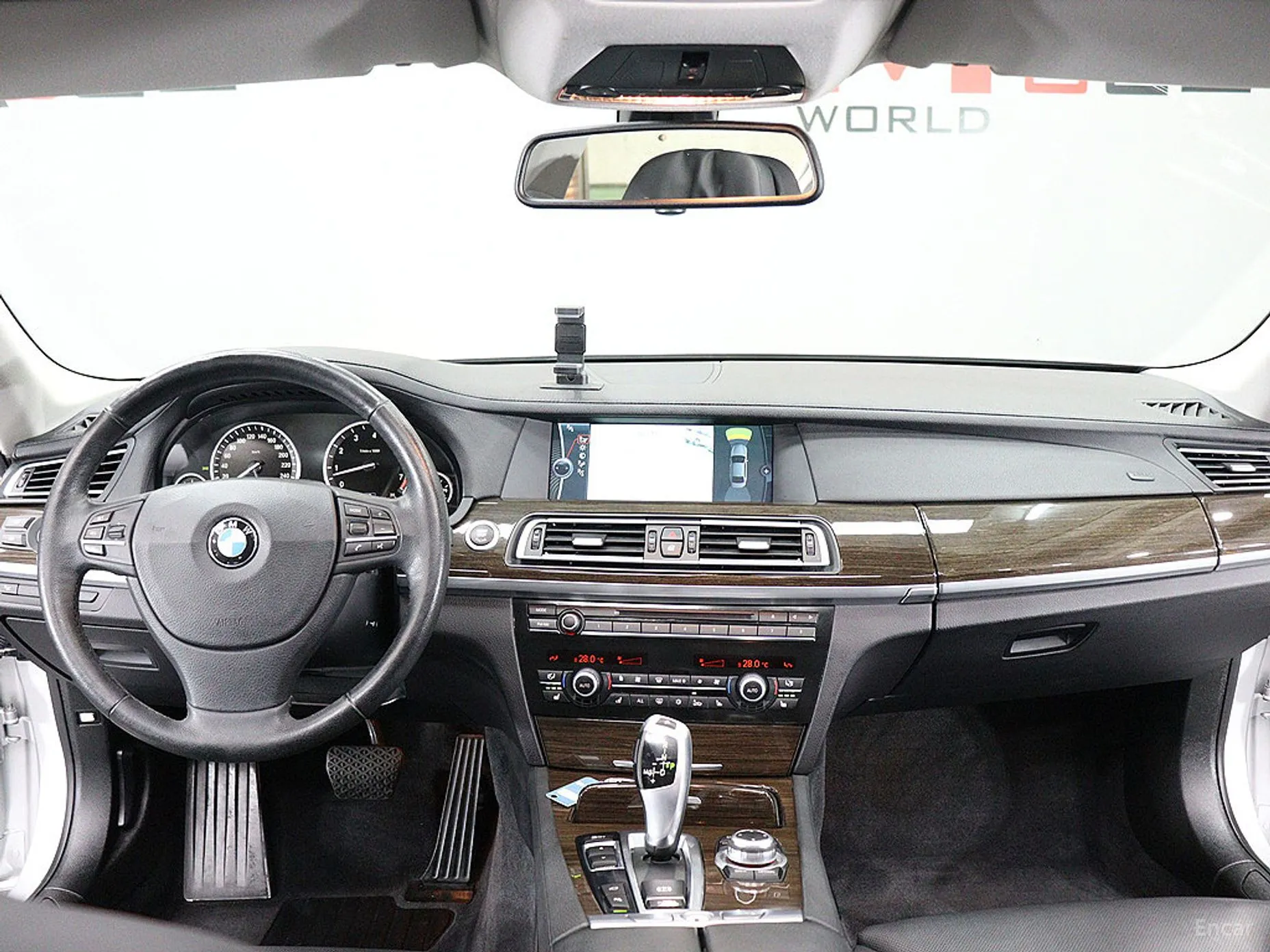 BMW 7 Series (F01) превью 14