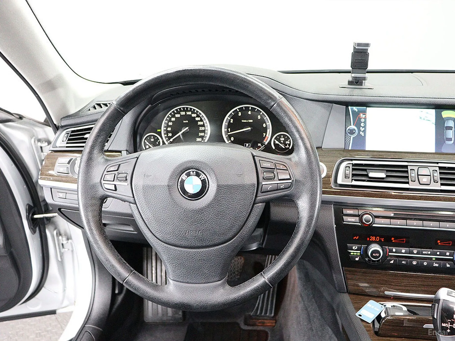 BMW 7 Series (F01) превью 15