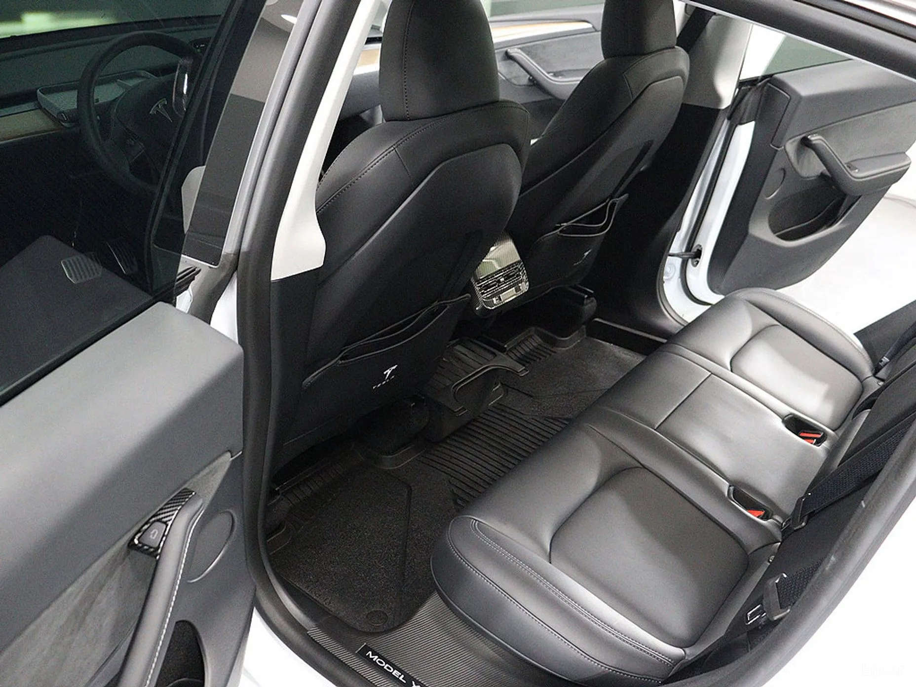 Tesla Model Y превью 16