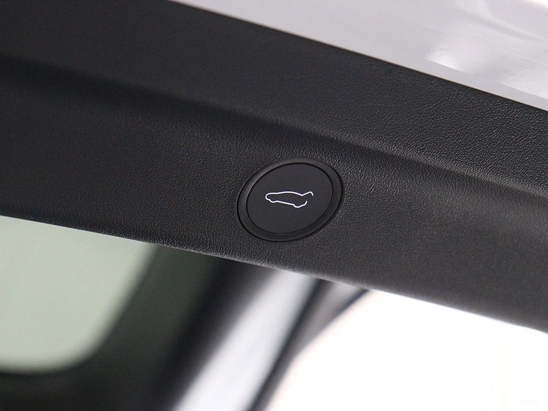Tesla Model Y превью 19