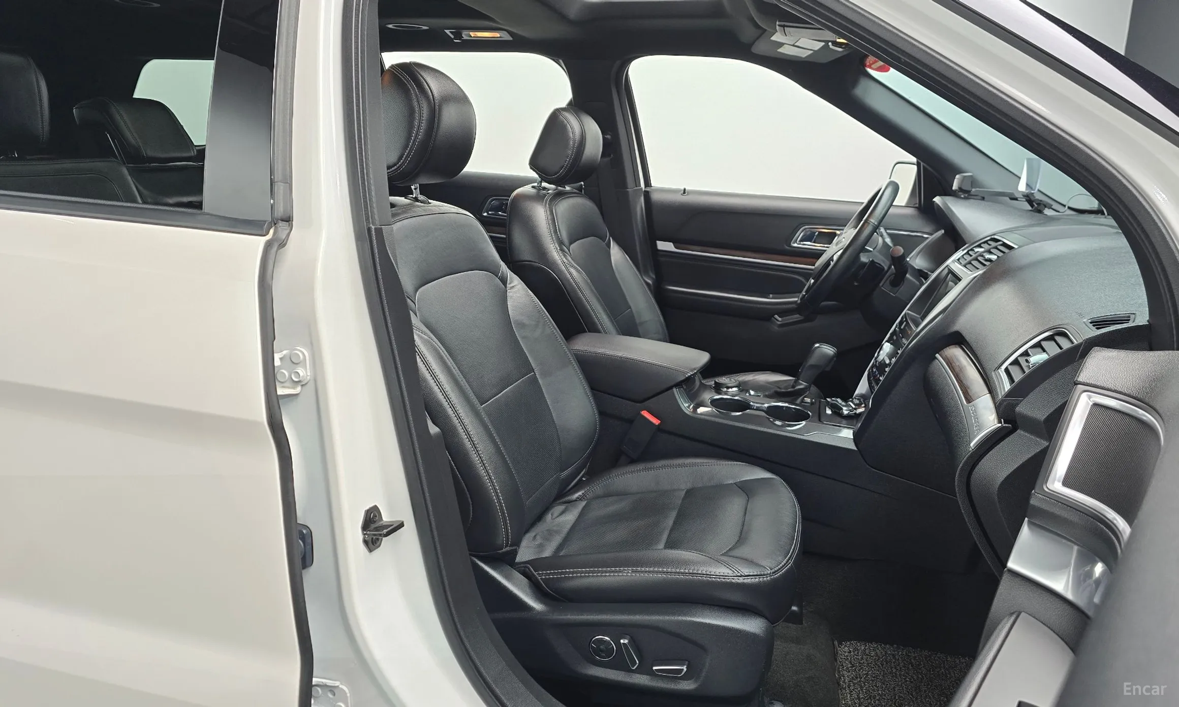 Ford Explorer превью 10