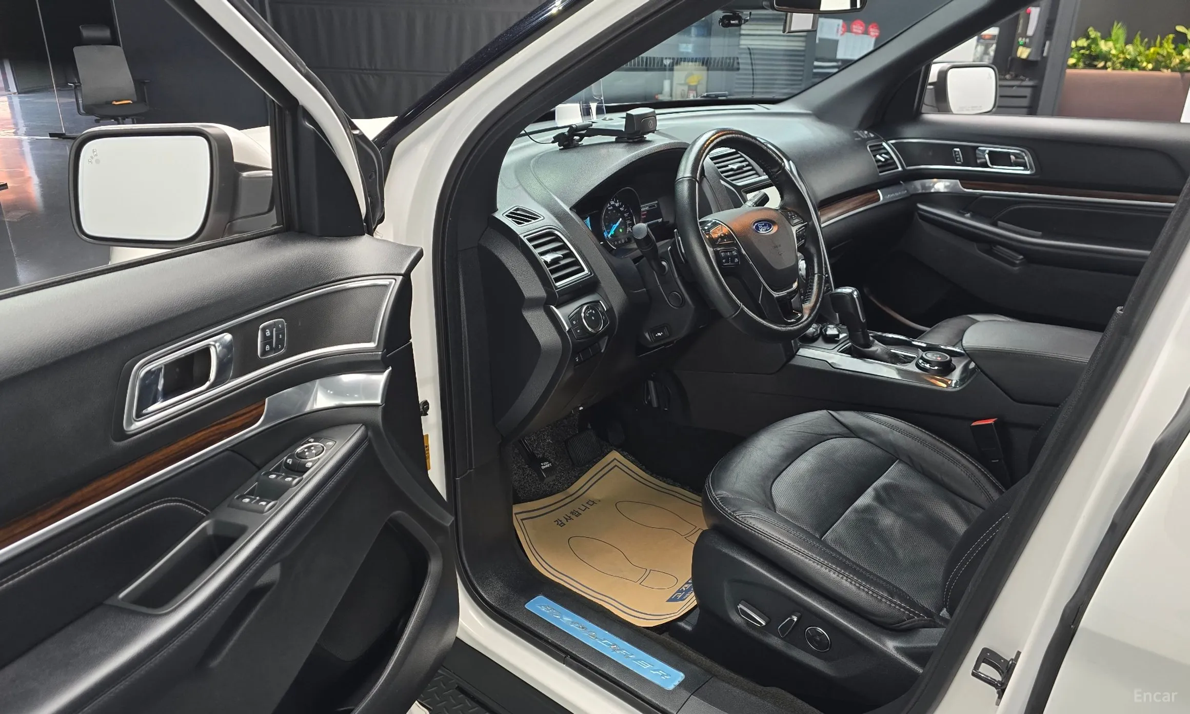 Ford Explorer превью 11