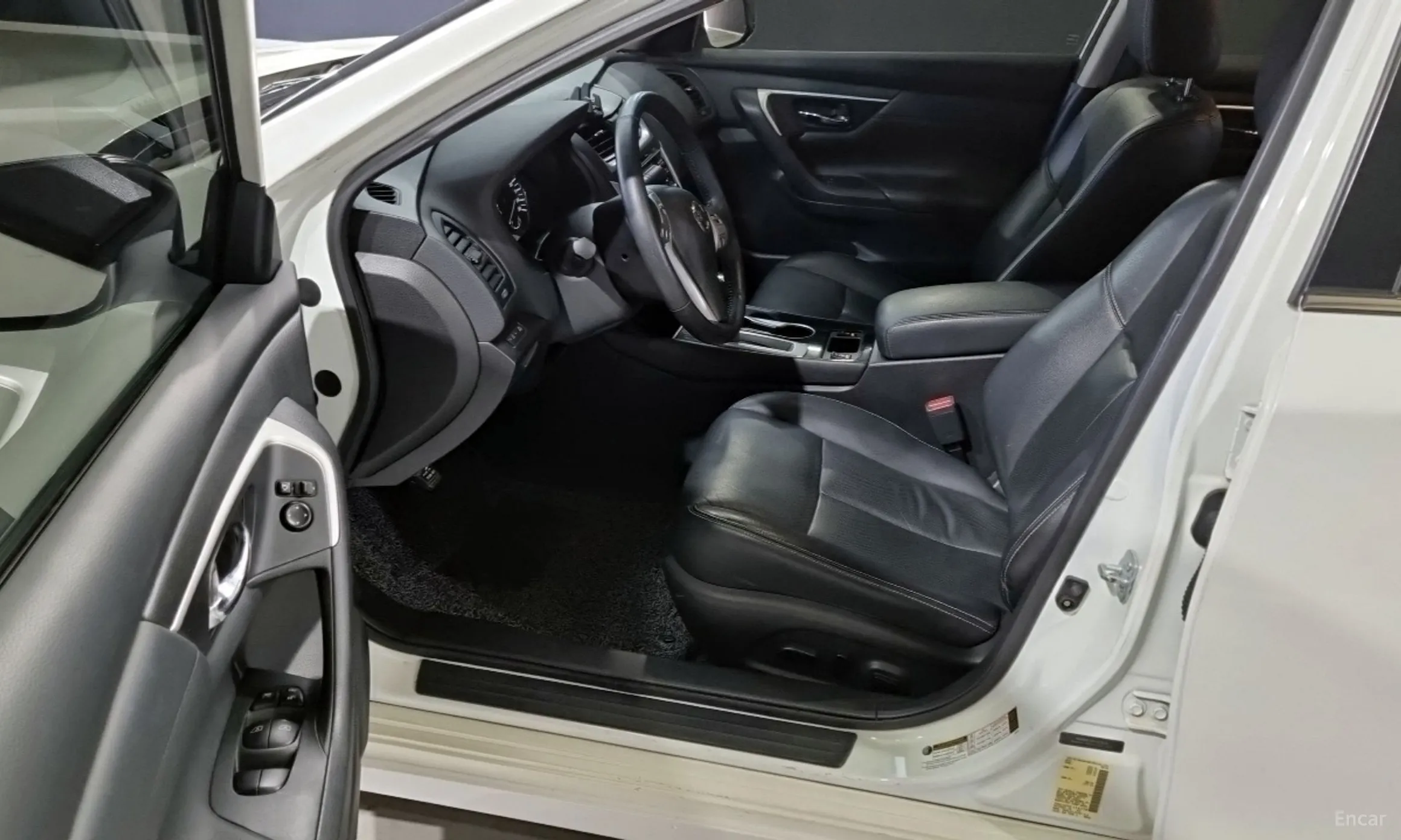 Nissan Altima превью 10
